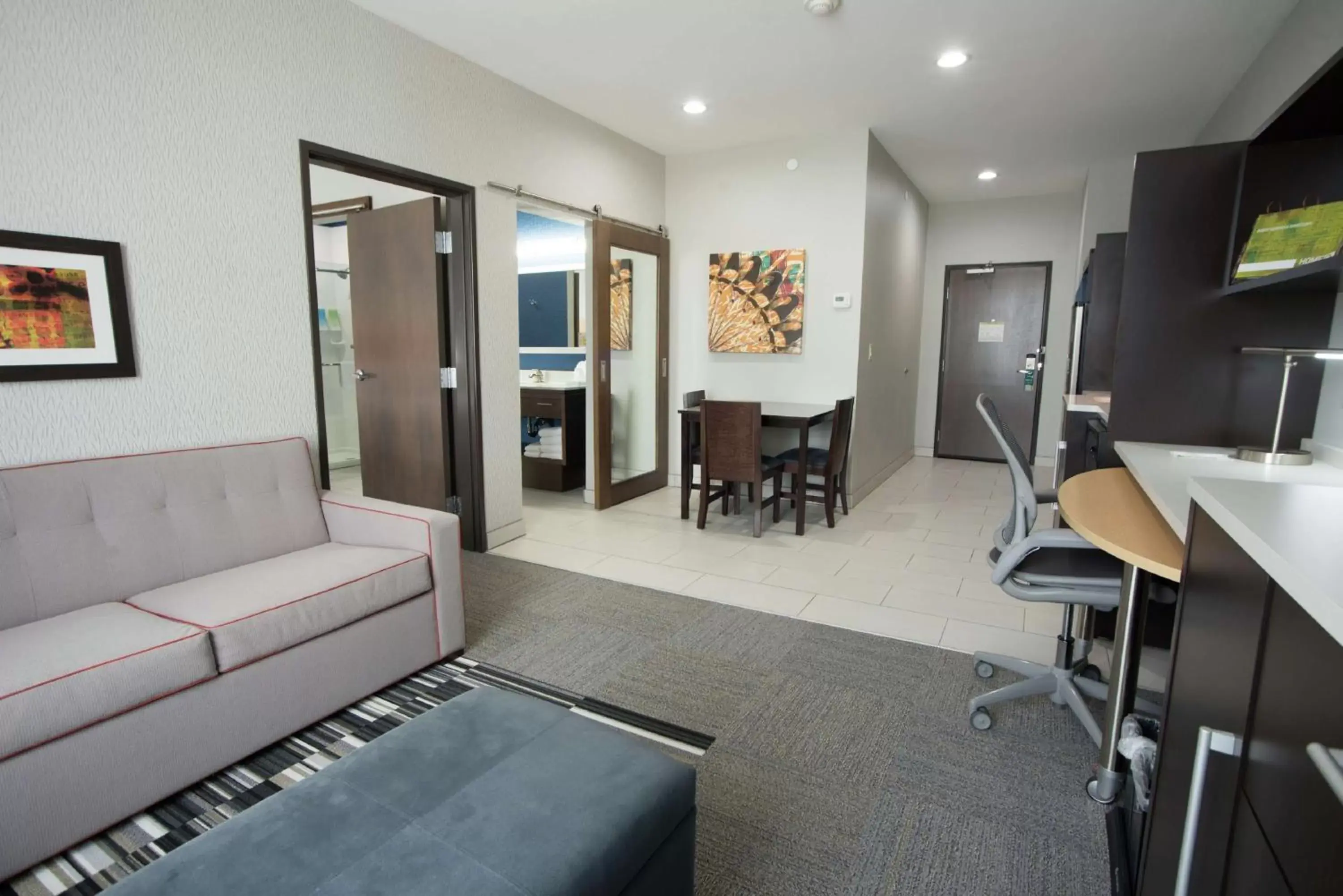 Bedroom, Seating Area in Home2 Suites by Hilton Tulsa Hills