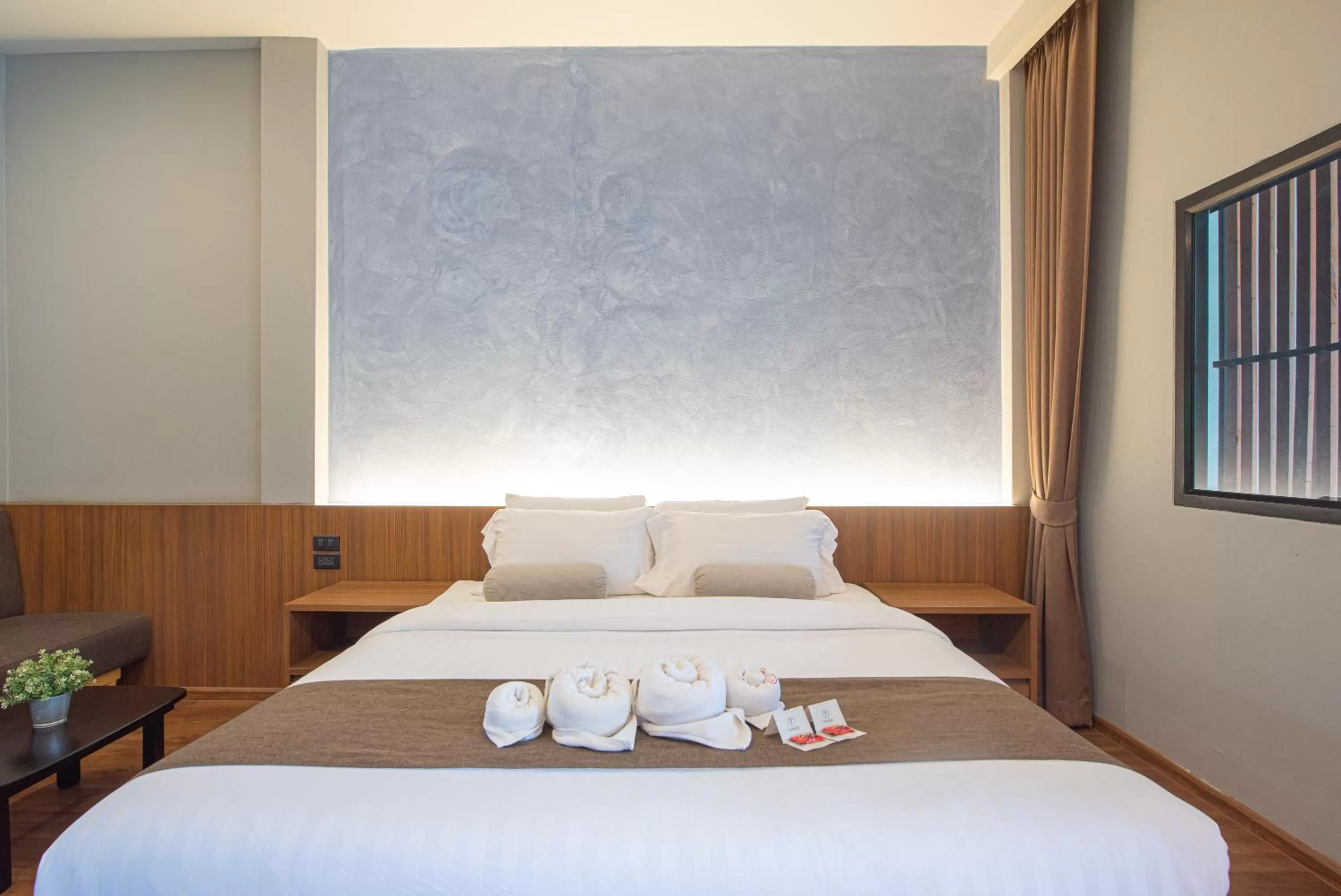 Bed in Tarnsiri Boutique Resort