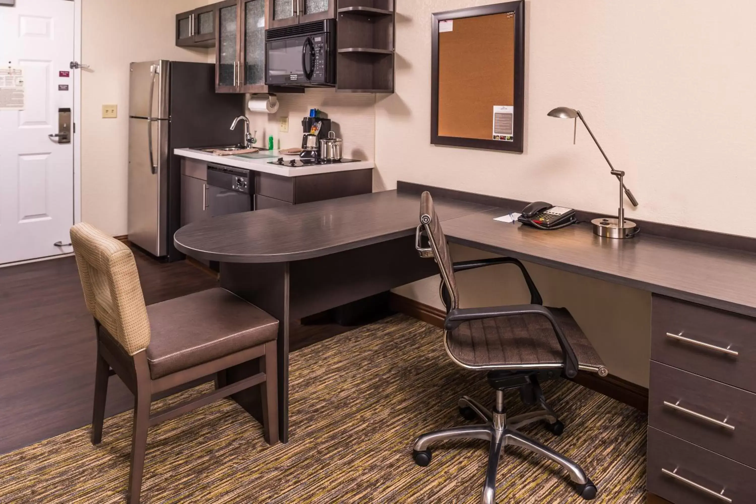 Photo of the whole room, Kitchen/Kitchenette in Candlewood Suites Kansas City, an IHG Hotel