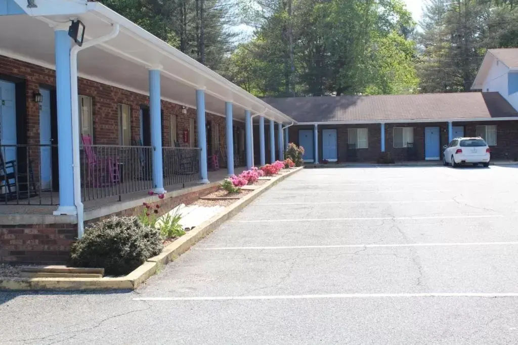 Bird's eye view, Property Building in Colonial Inn Franklin