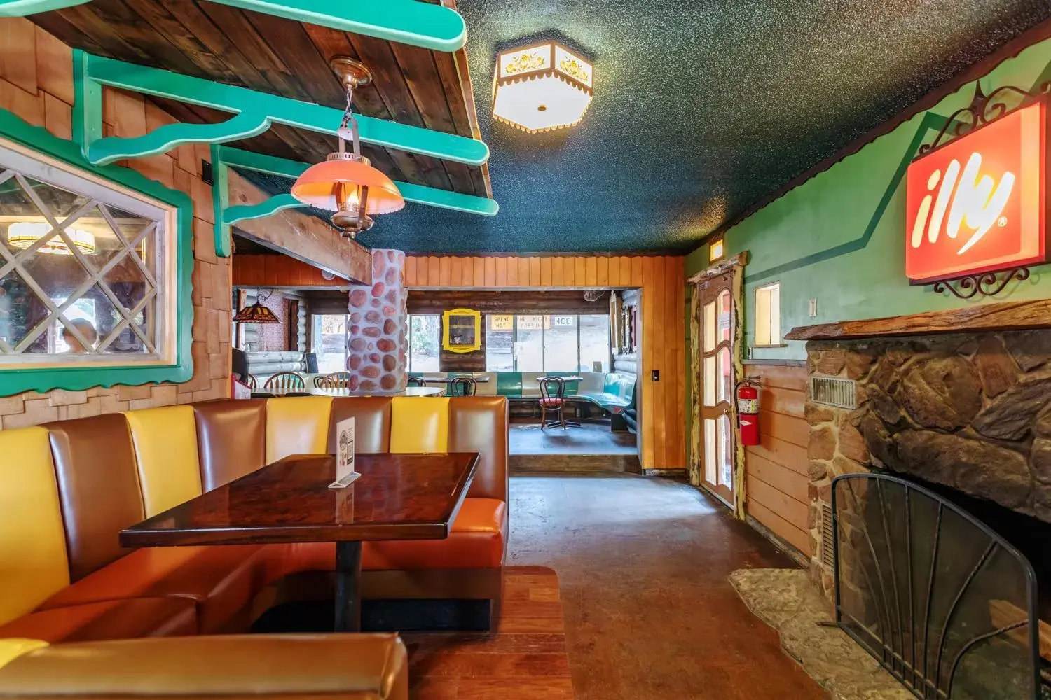 Restaurant/Places to Eat in Hicksville Pines Chalets & Motel