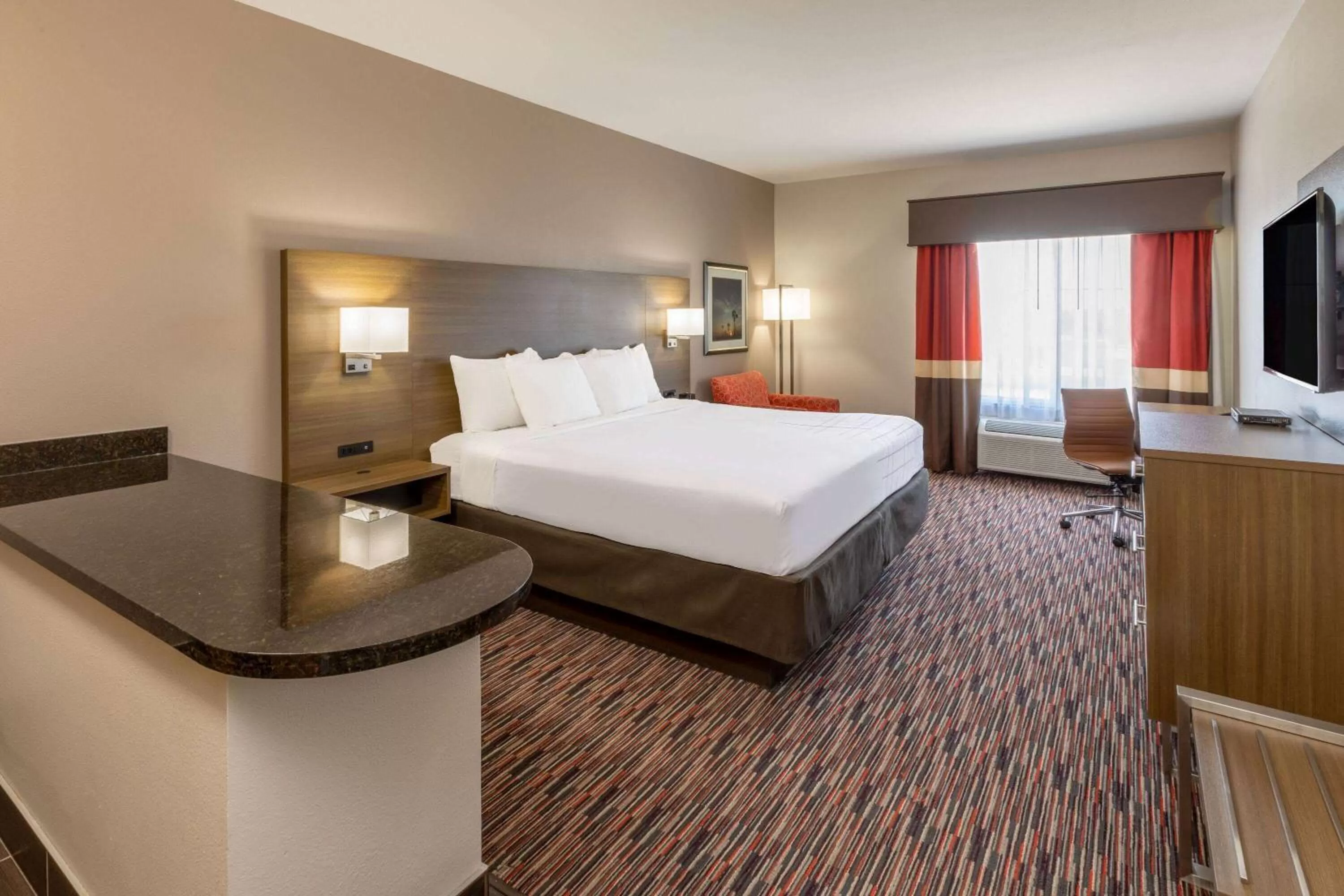 Photo of the whole room, Bed in La Quinta by Wyndham Wichita Falls - MSU Area