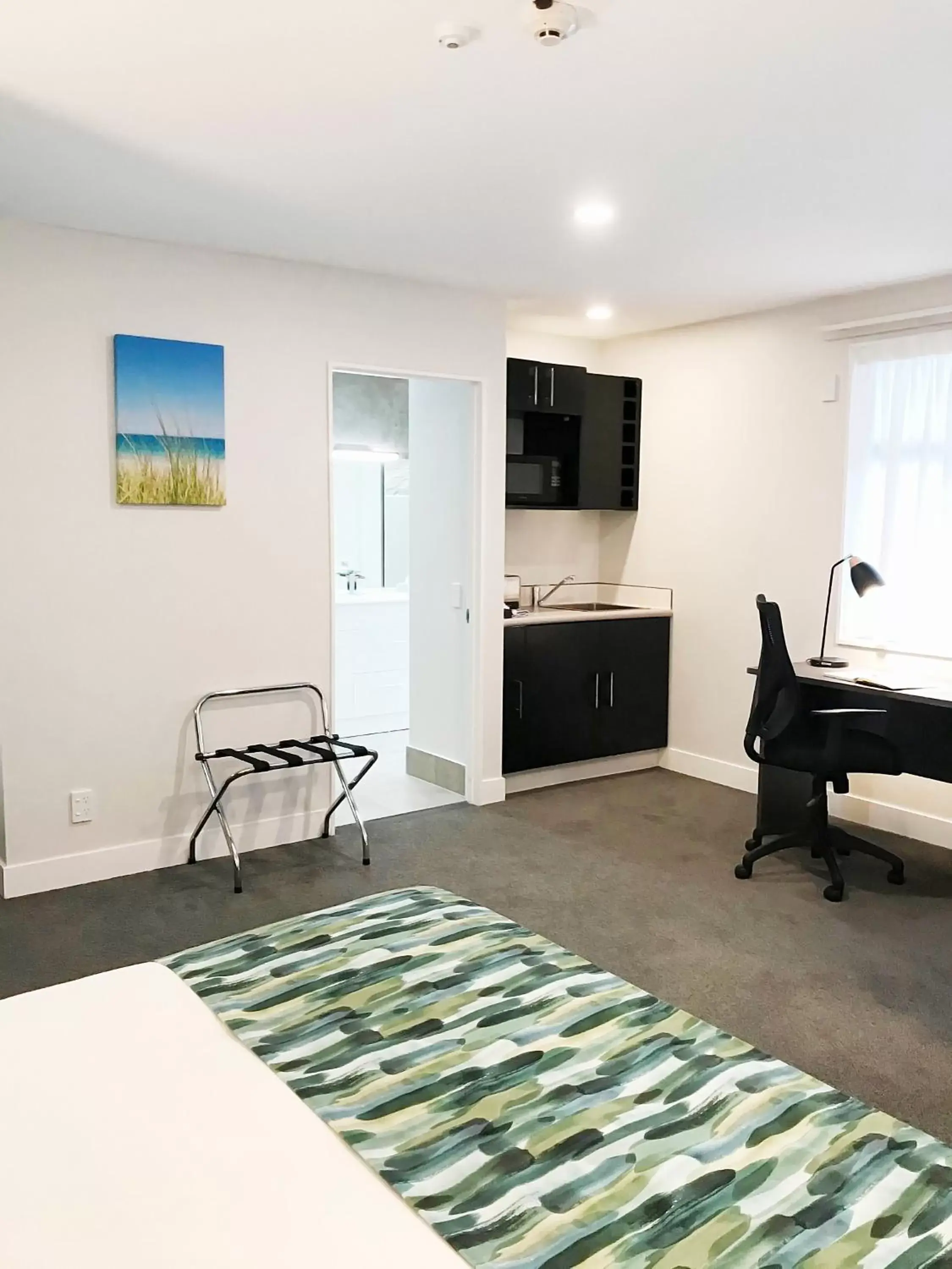 TV and multimedia in Carnmore Hotel Takapuna