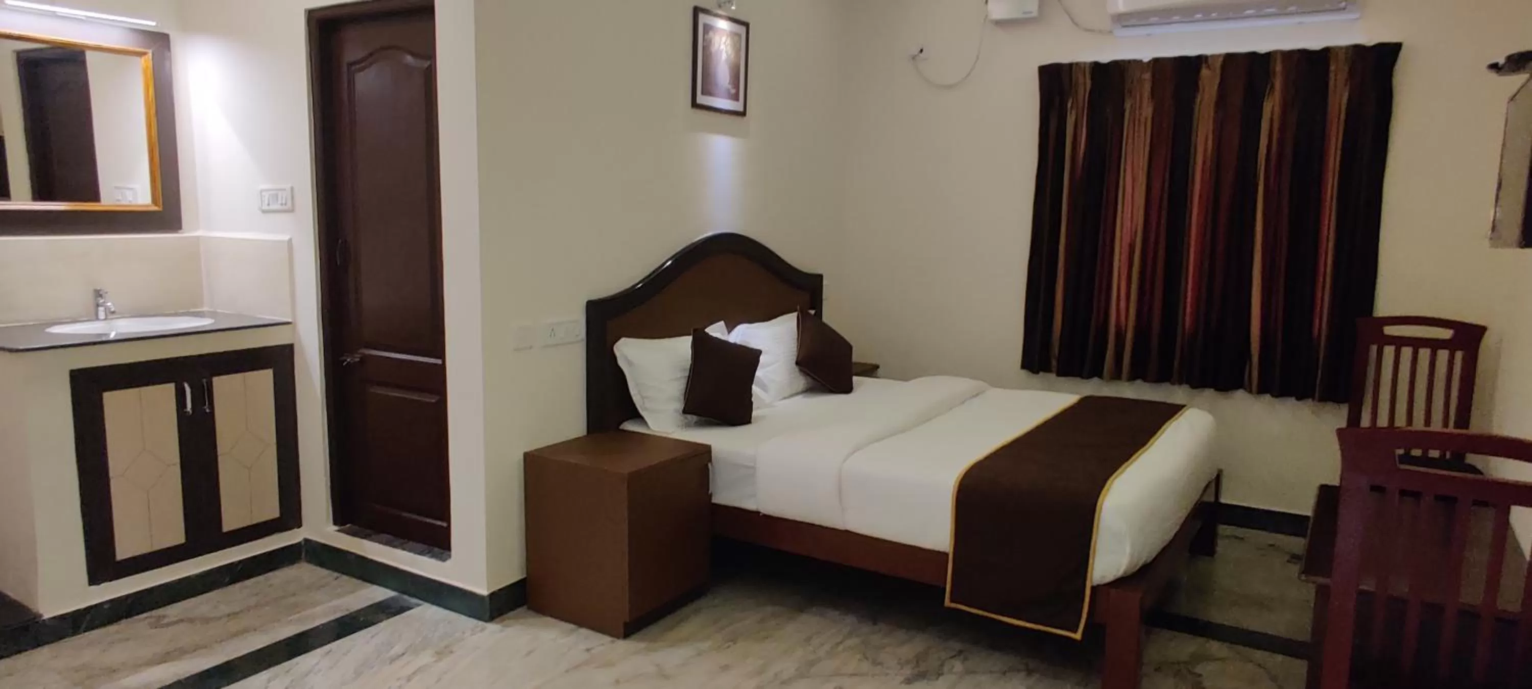 Bed in Rmc travellers inn