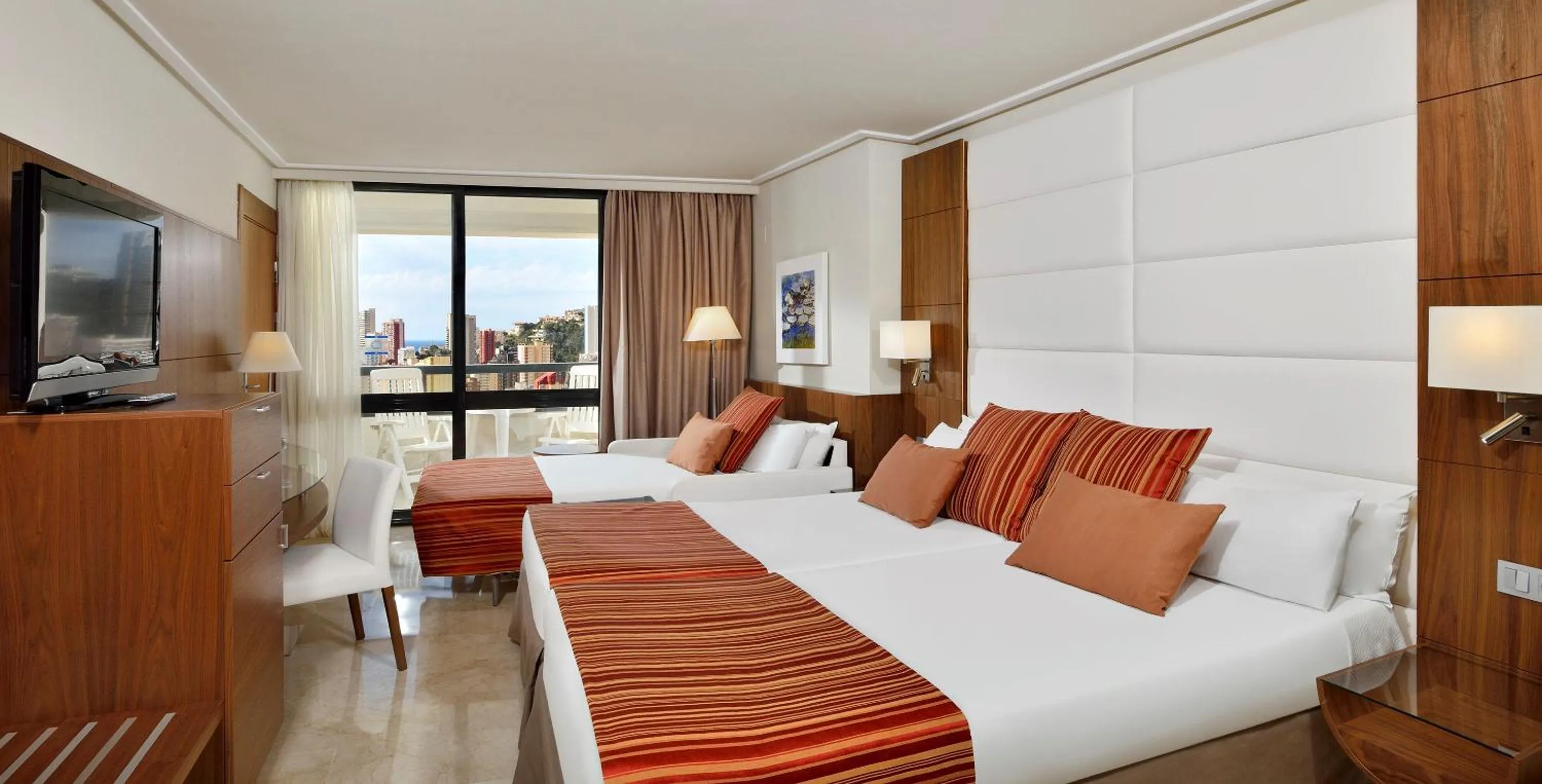 Photo of the whole room, Bed in Melia Benidorm