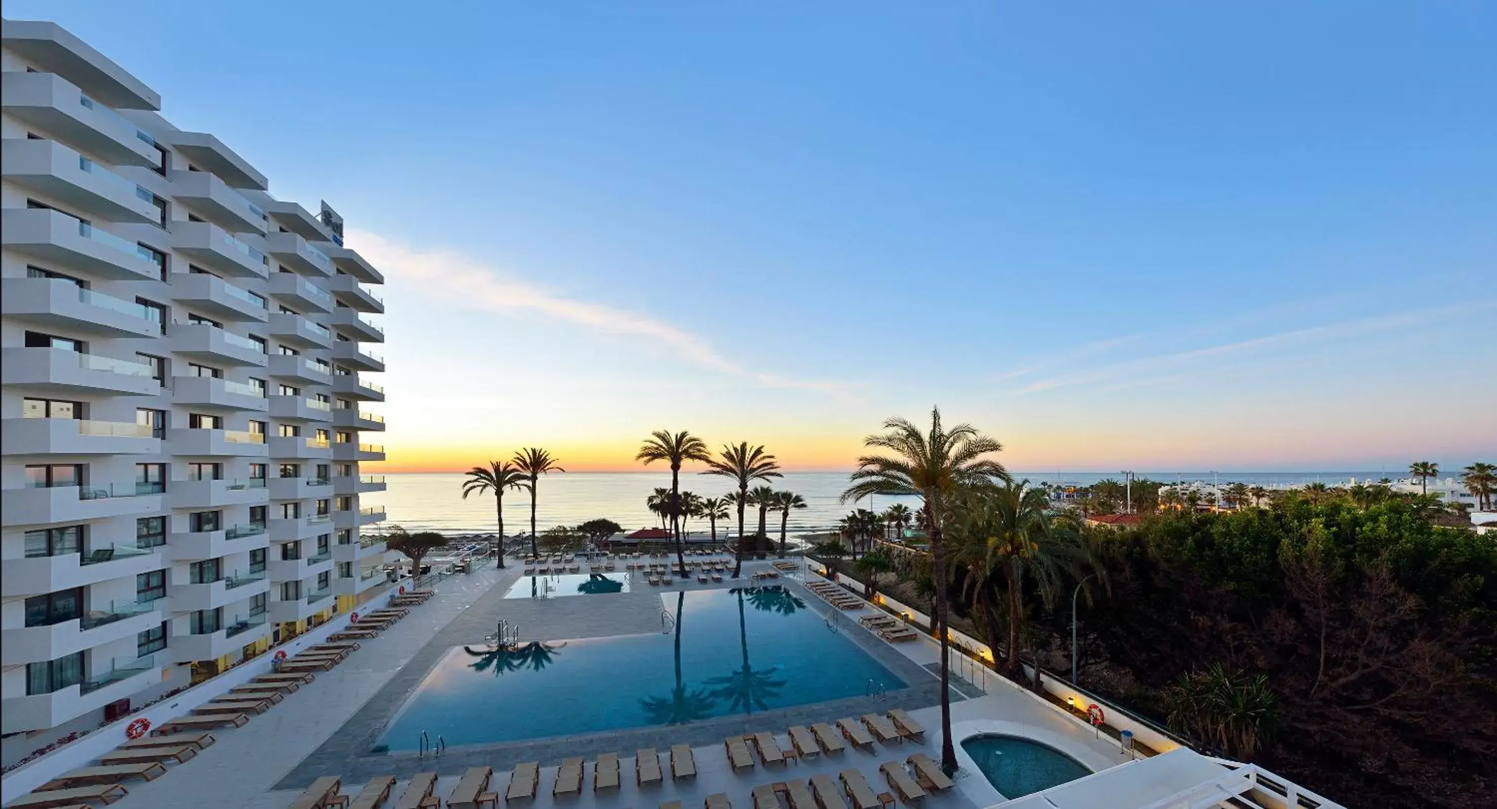 Swimming Pool in Hotel Ocean House Costa del Sol, Affiliated by Meliá