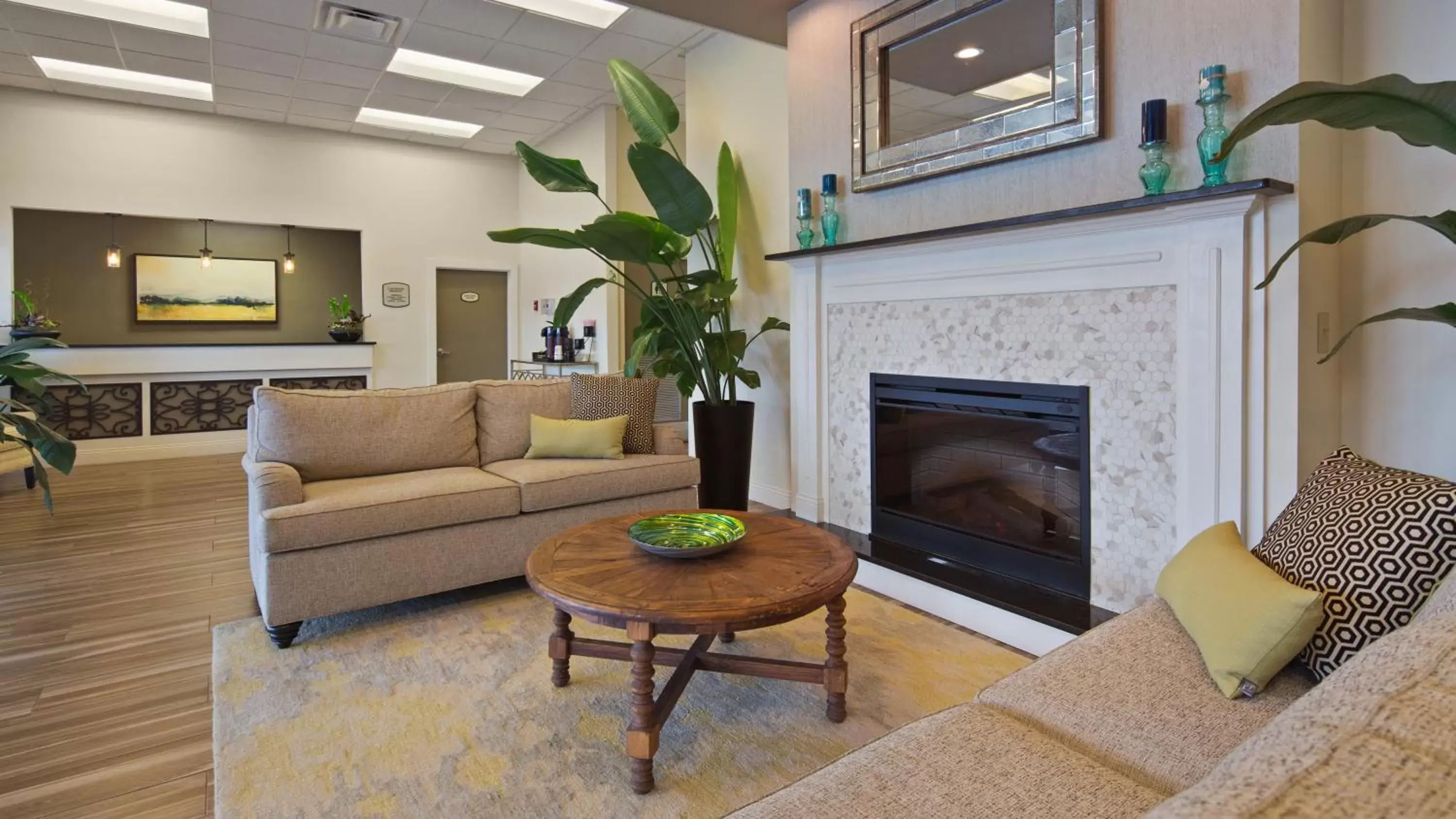 Lobby or reception, Seating Area in Best Western Charleston Inn