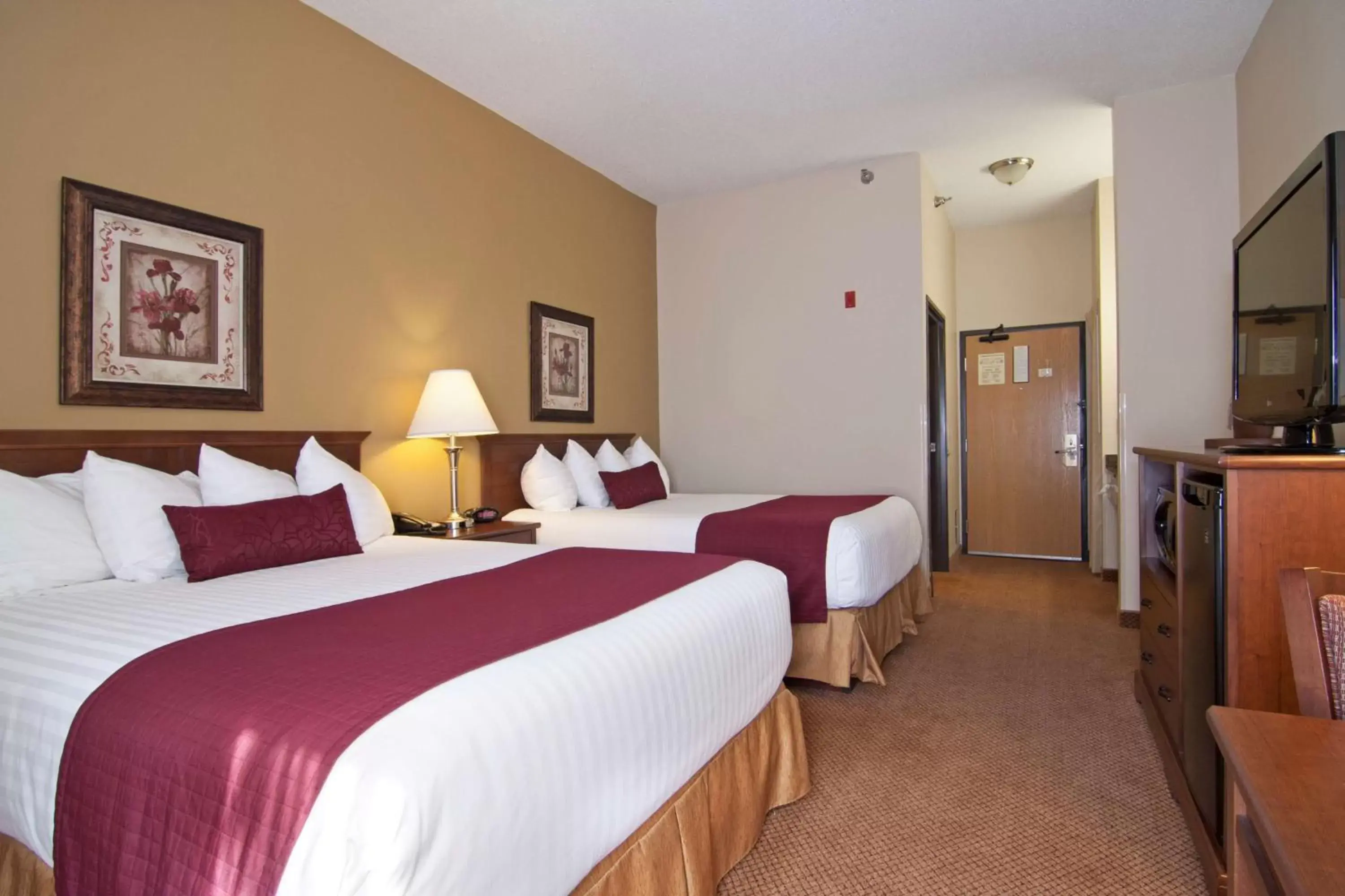 Photo of the whole room, Bed in Best Western Plus Albert Lea I-90/I-35 Hotel