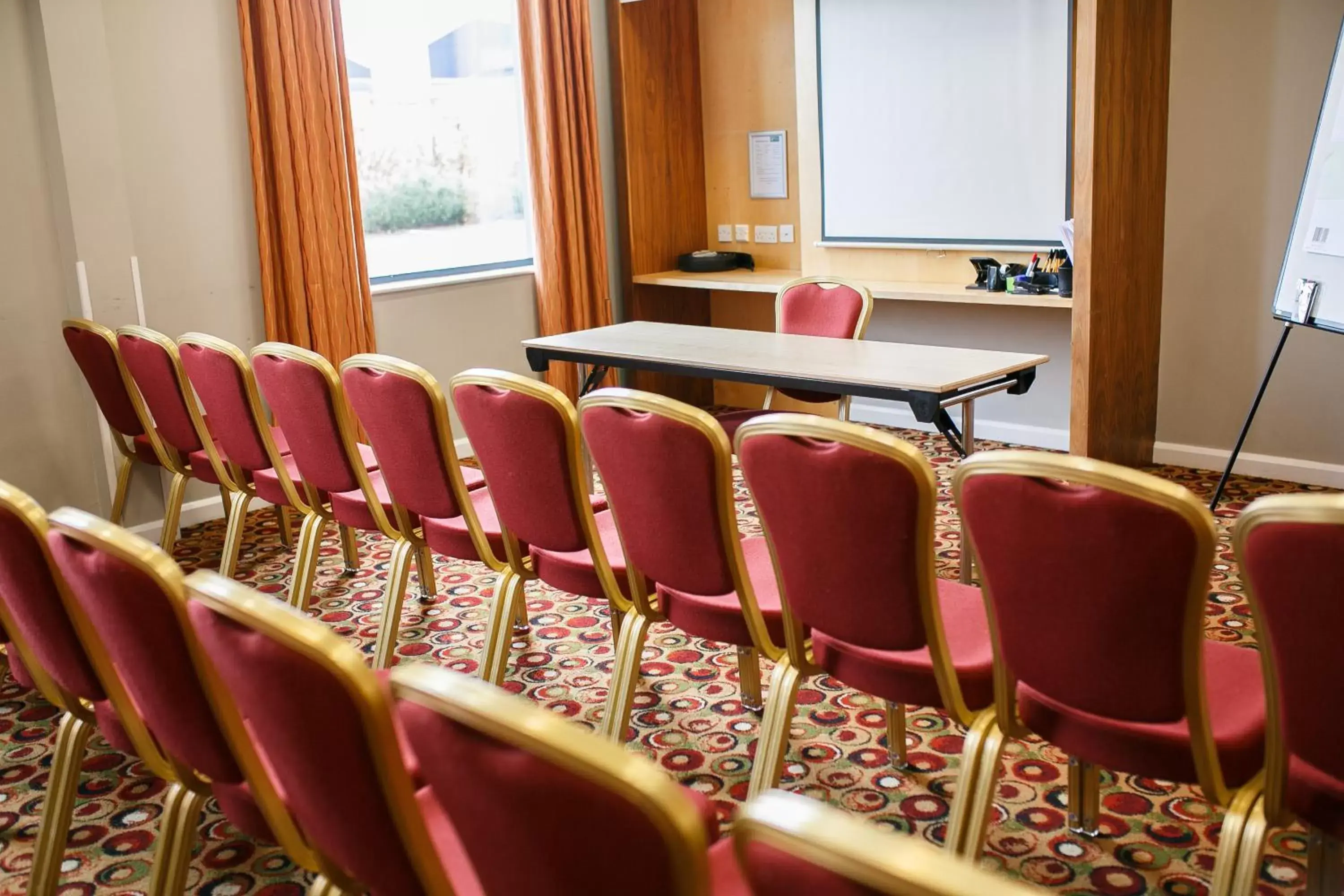 Meeting/conference room in Holiday Inn Express Antrim, an IHG Hotel