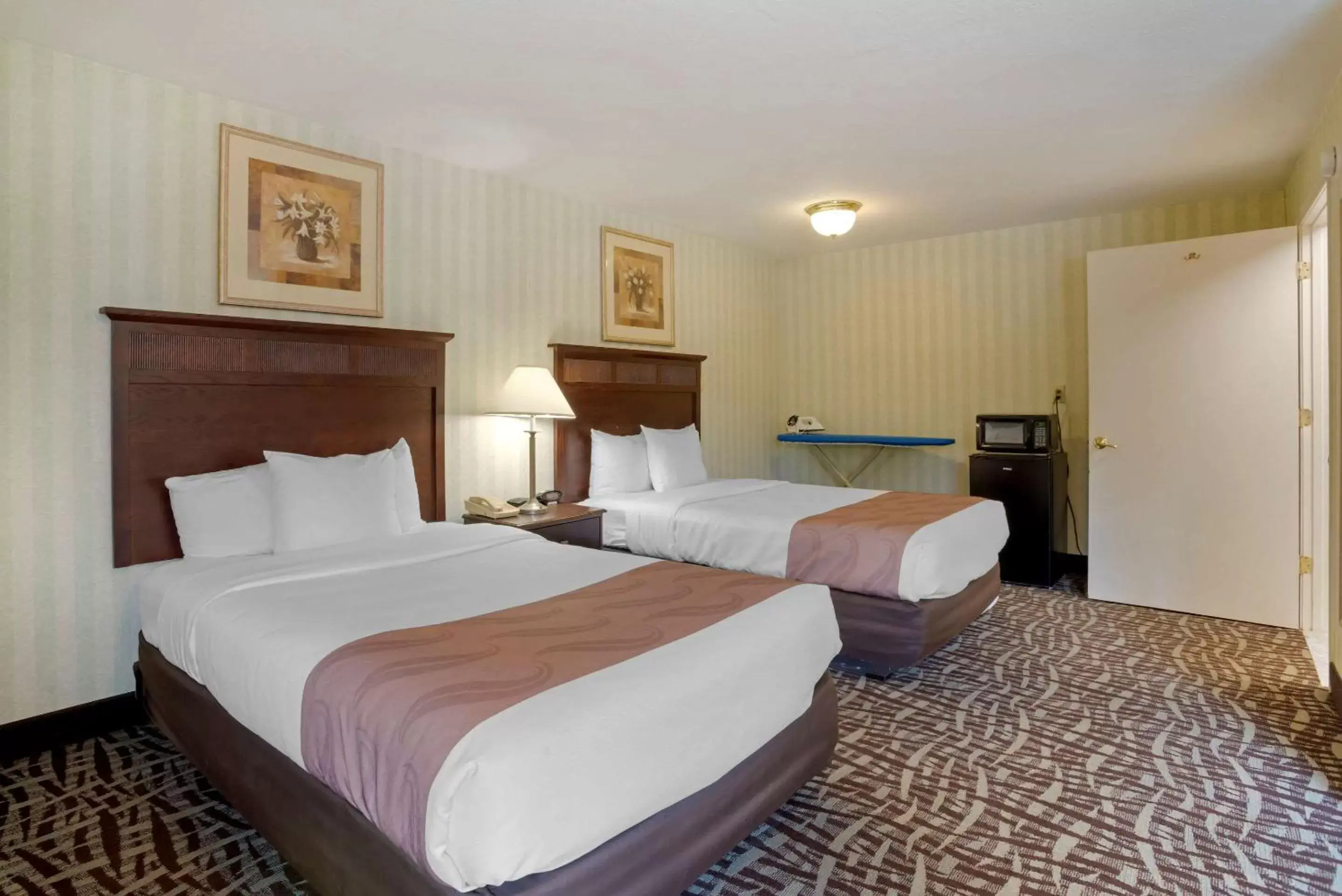 Photo of the whole room, Bed in Quality Inn Fredericksburg near Historic Downtown