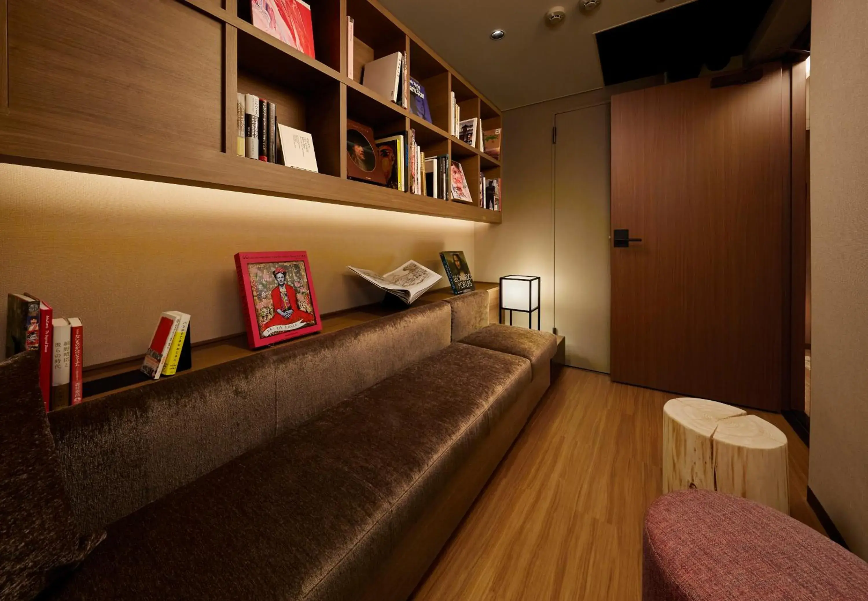 Library, Bed in Shiba Park Hotel