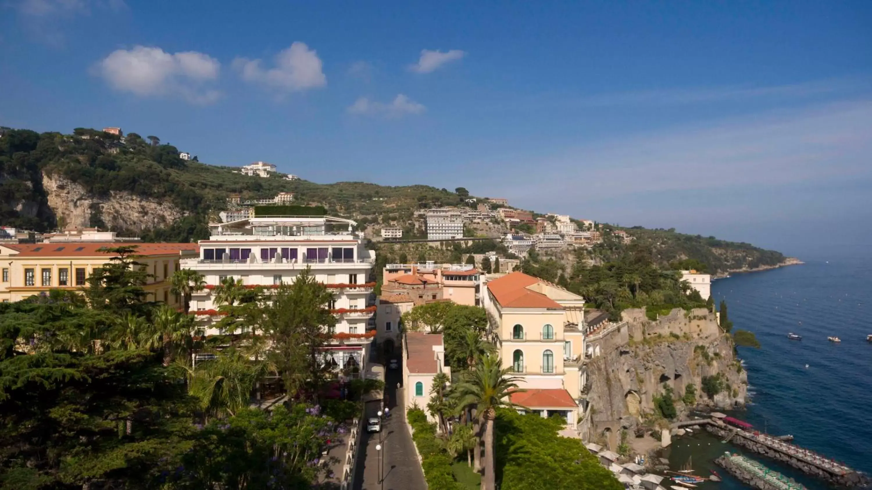 Neighbourhood, Bird's-eye View in Hotel Continental