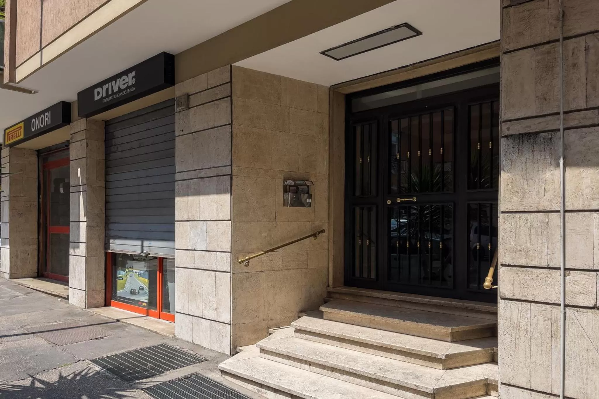 Facade/entrance in MARCANTONIO HOME ROME - Vatican -