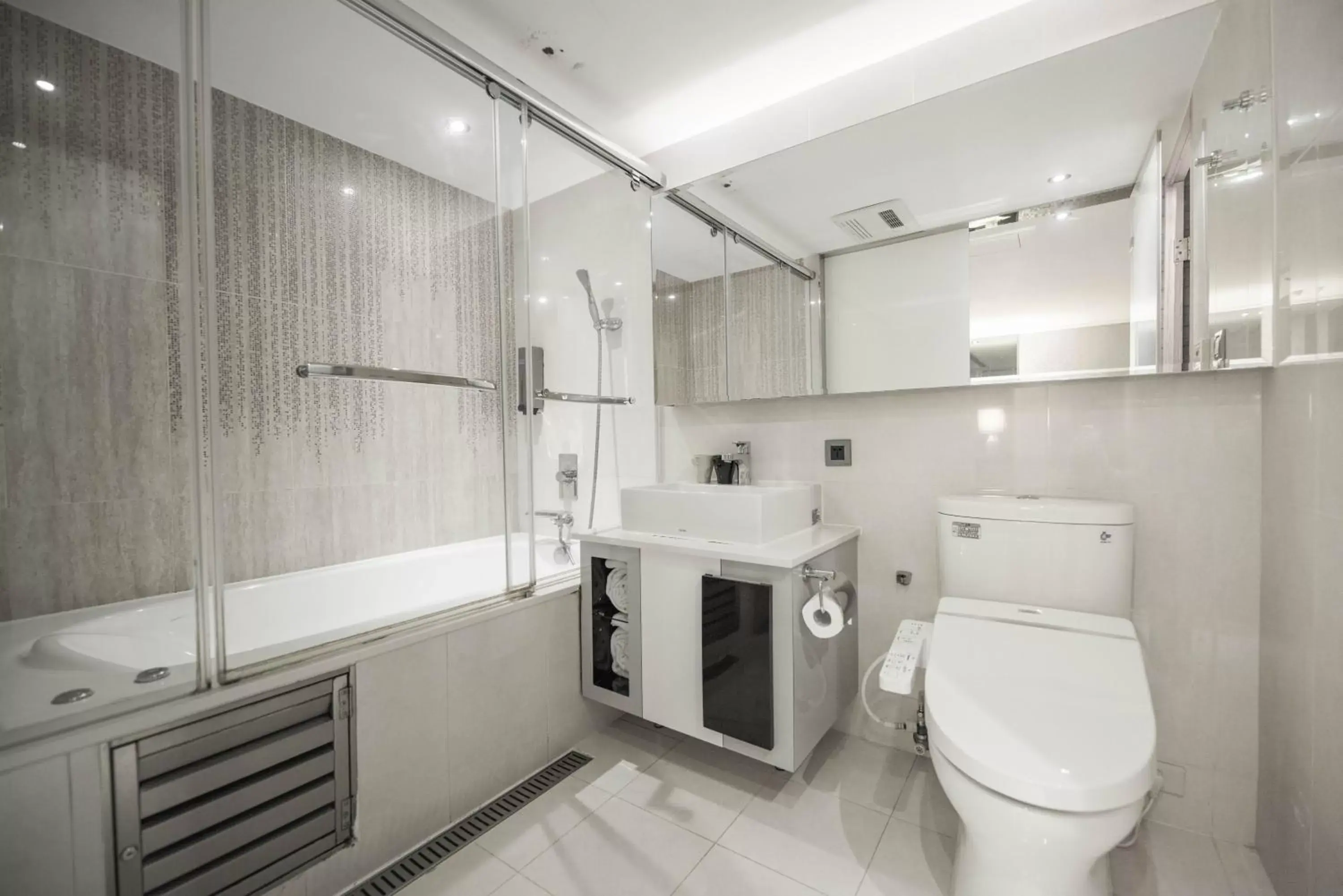 Bathroom in Saual Keh Hotel