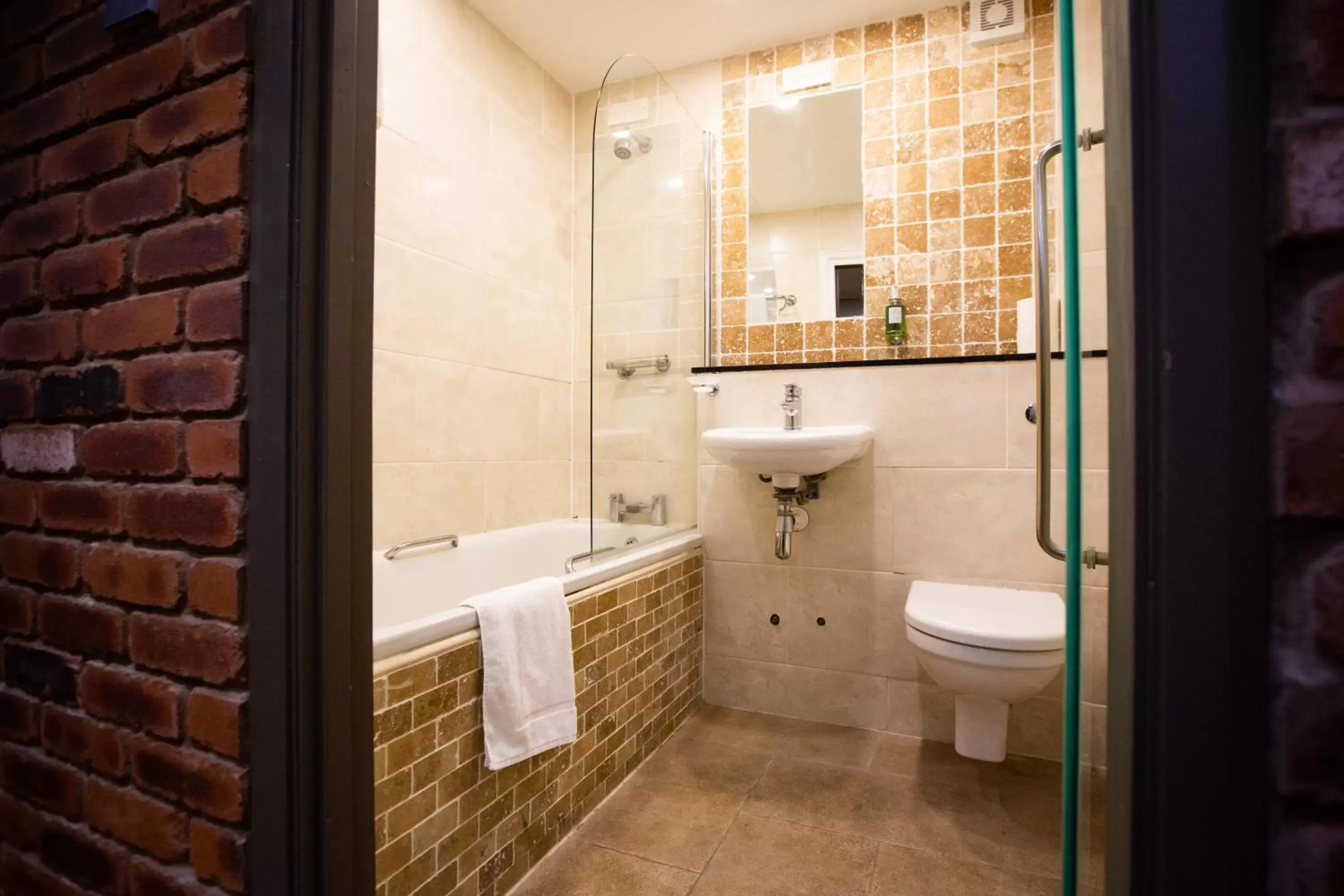 Bathroom in The Crown Hotel Bawtry-Doncaster