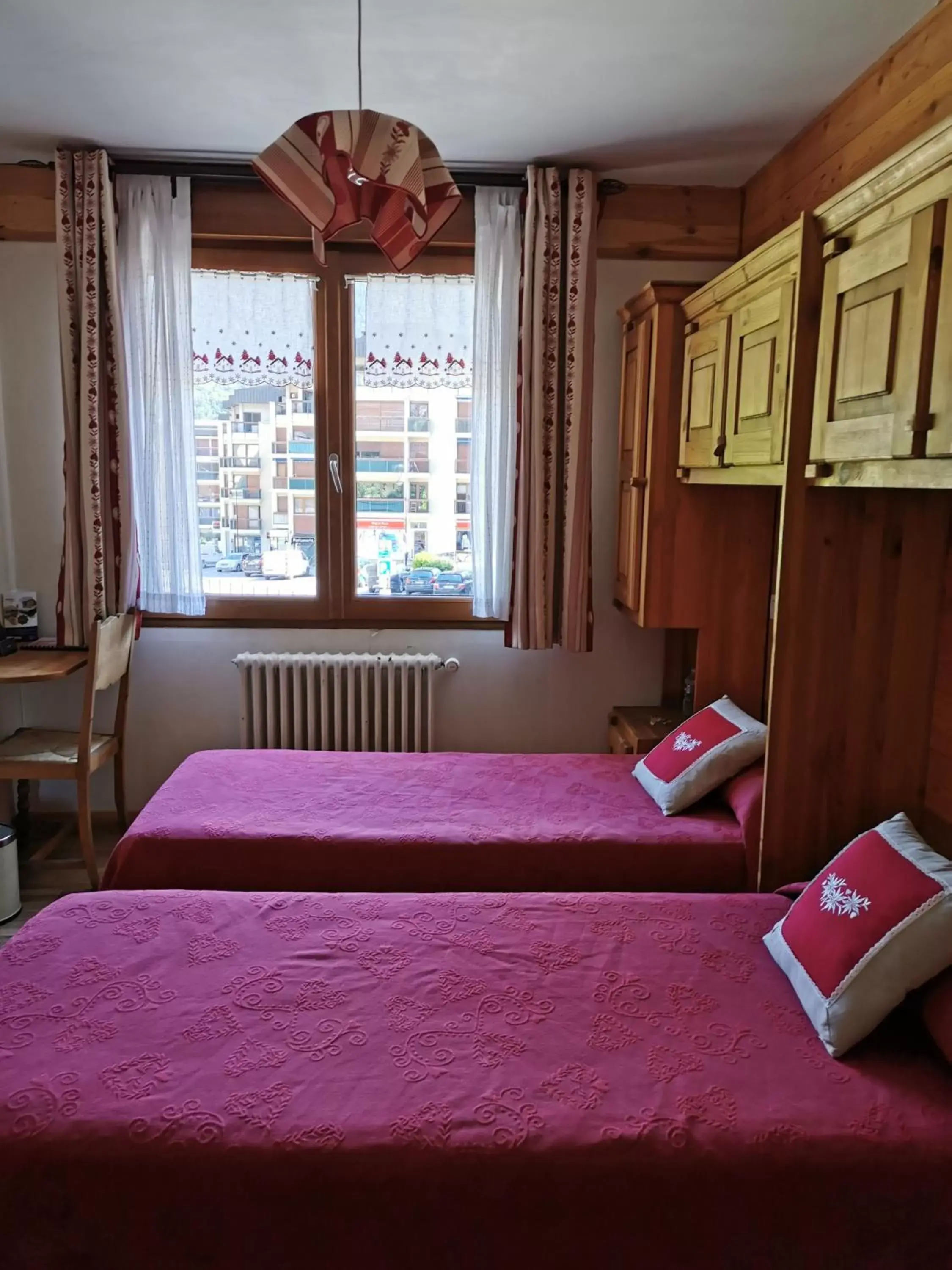 Bed in Hôtel Arolla