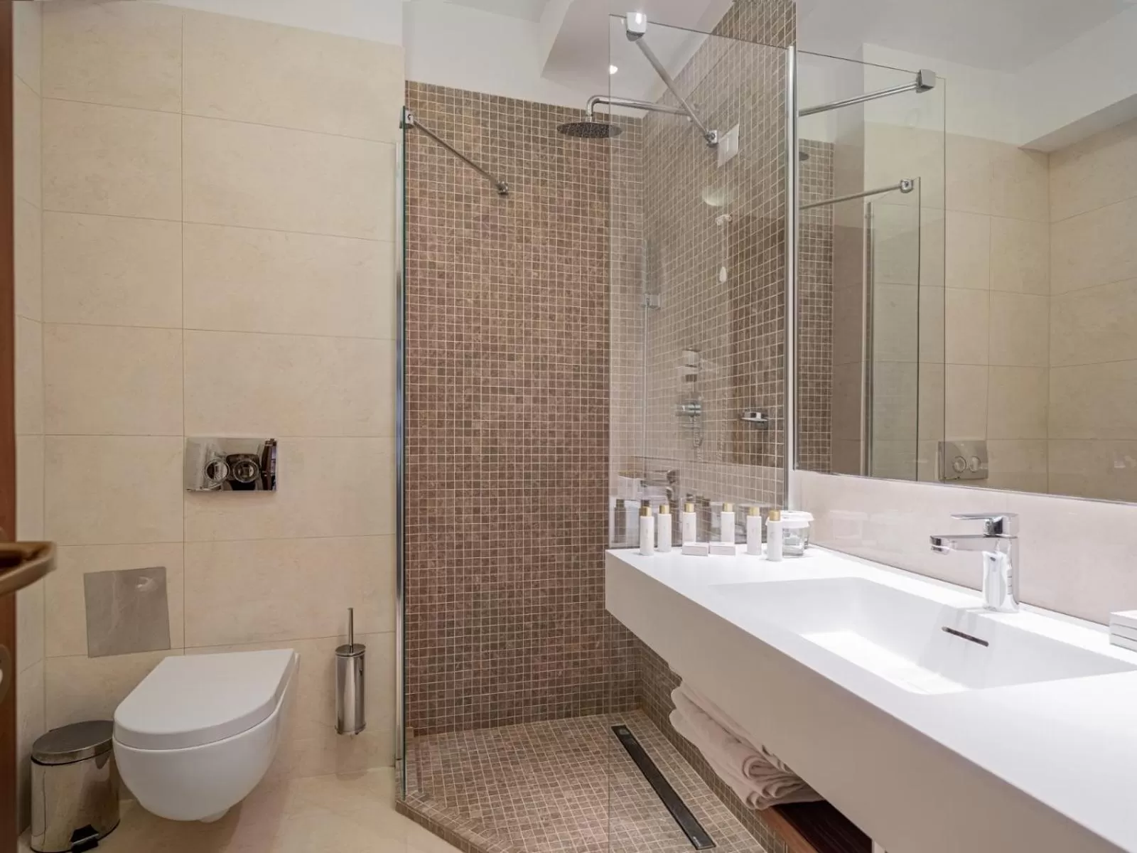 Bathroom in Hotel Miruna - New Belvedere