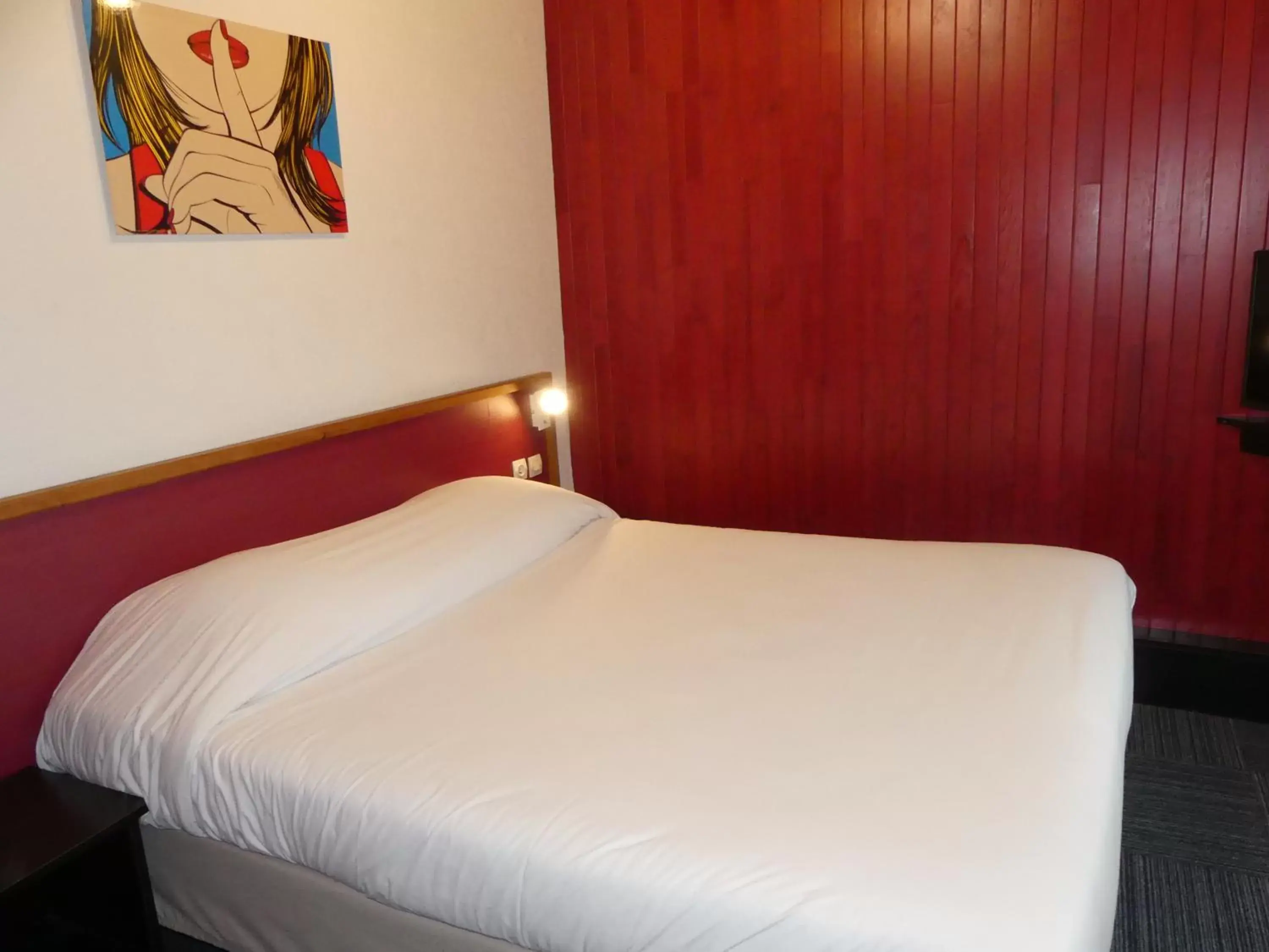 Bed in Logis REX HOTEL Lorient