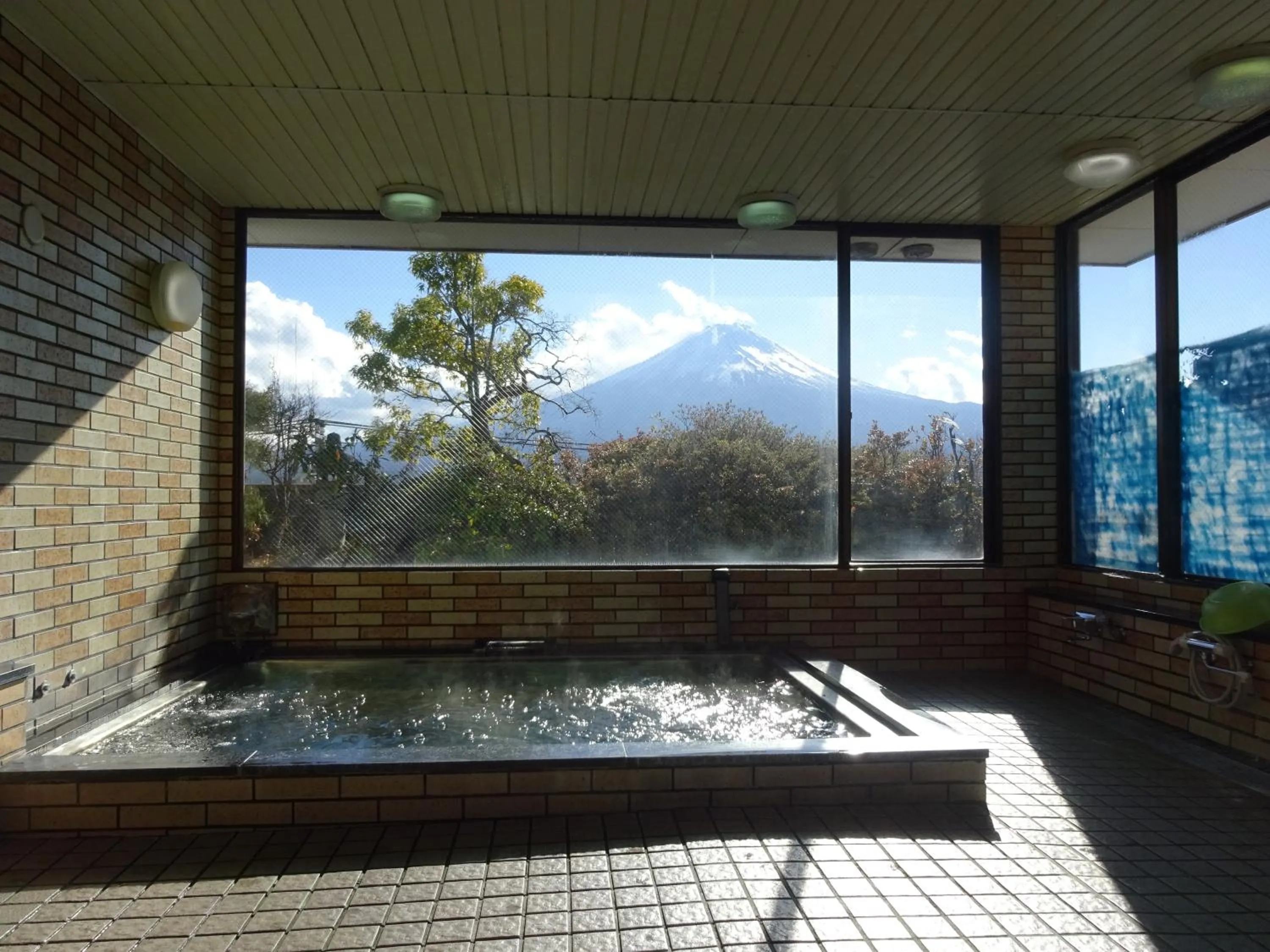 Hot Tub in Kawaguchiko Station Inn