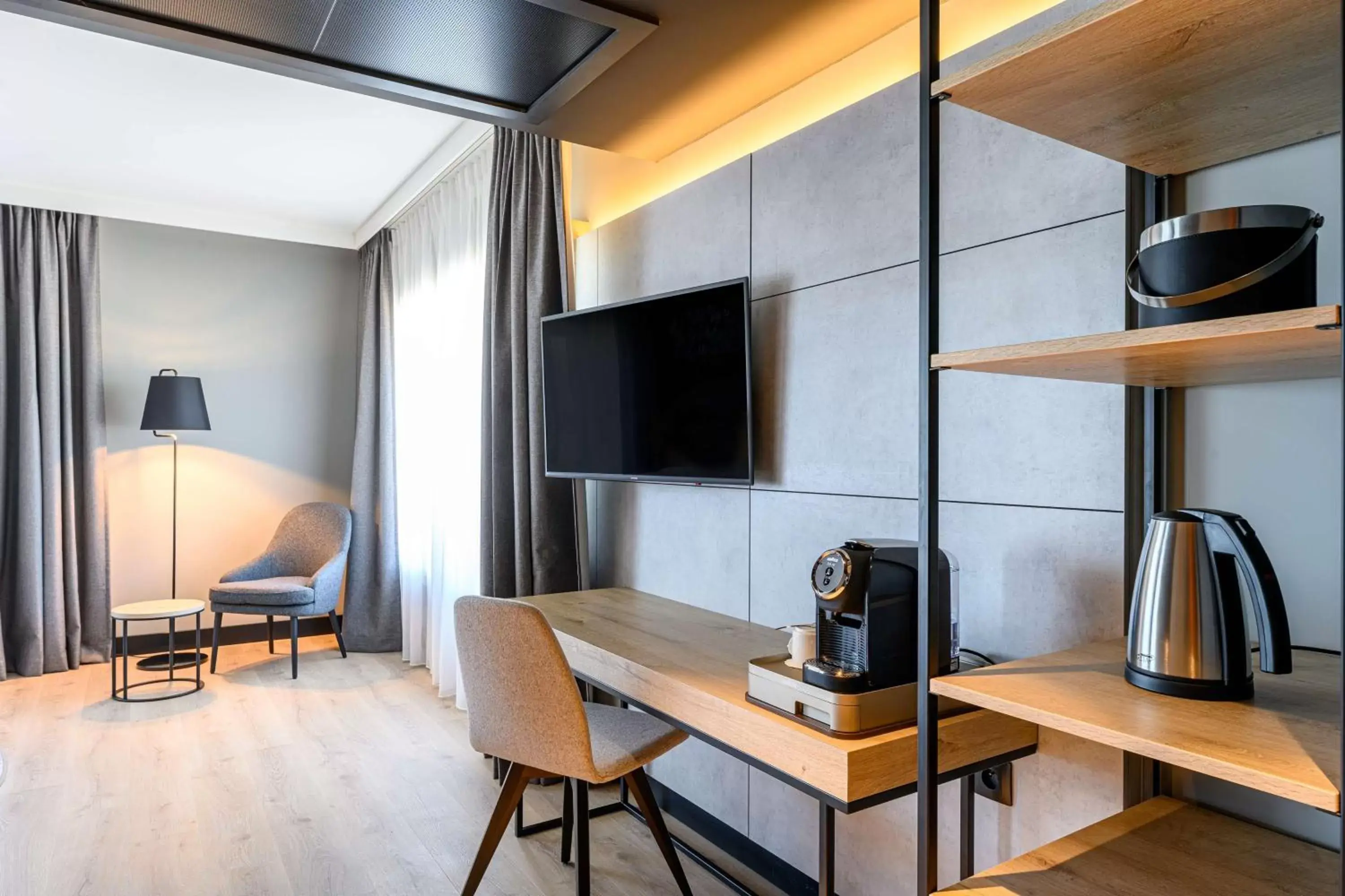 Photo of the whole room, TV/Entertainment Center in Park Inn by Radisson Antwerp Berchem