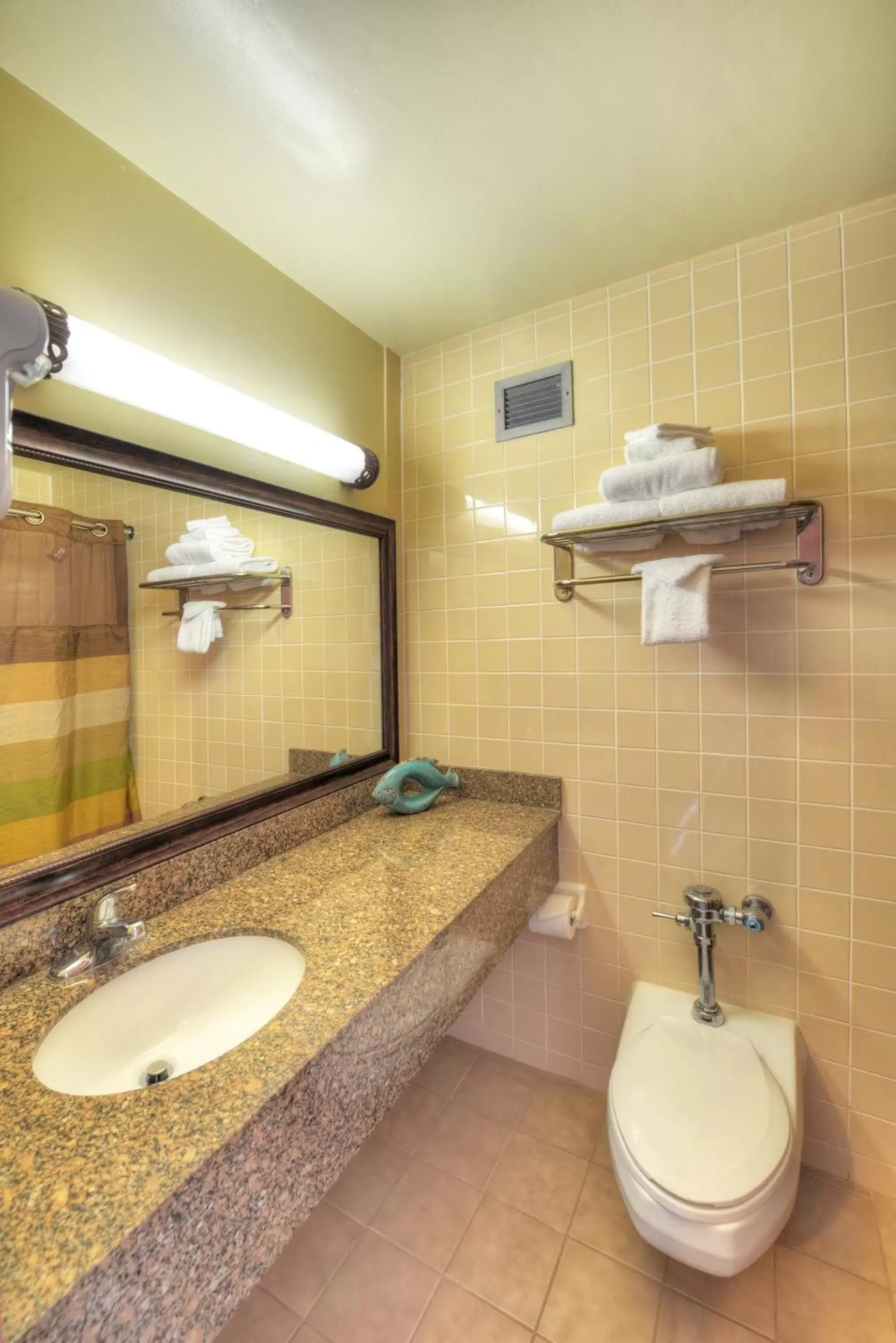 Bathroom in Best Western Aku Tiki Inn