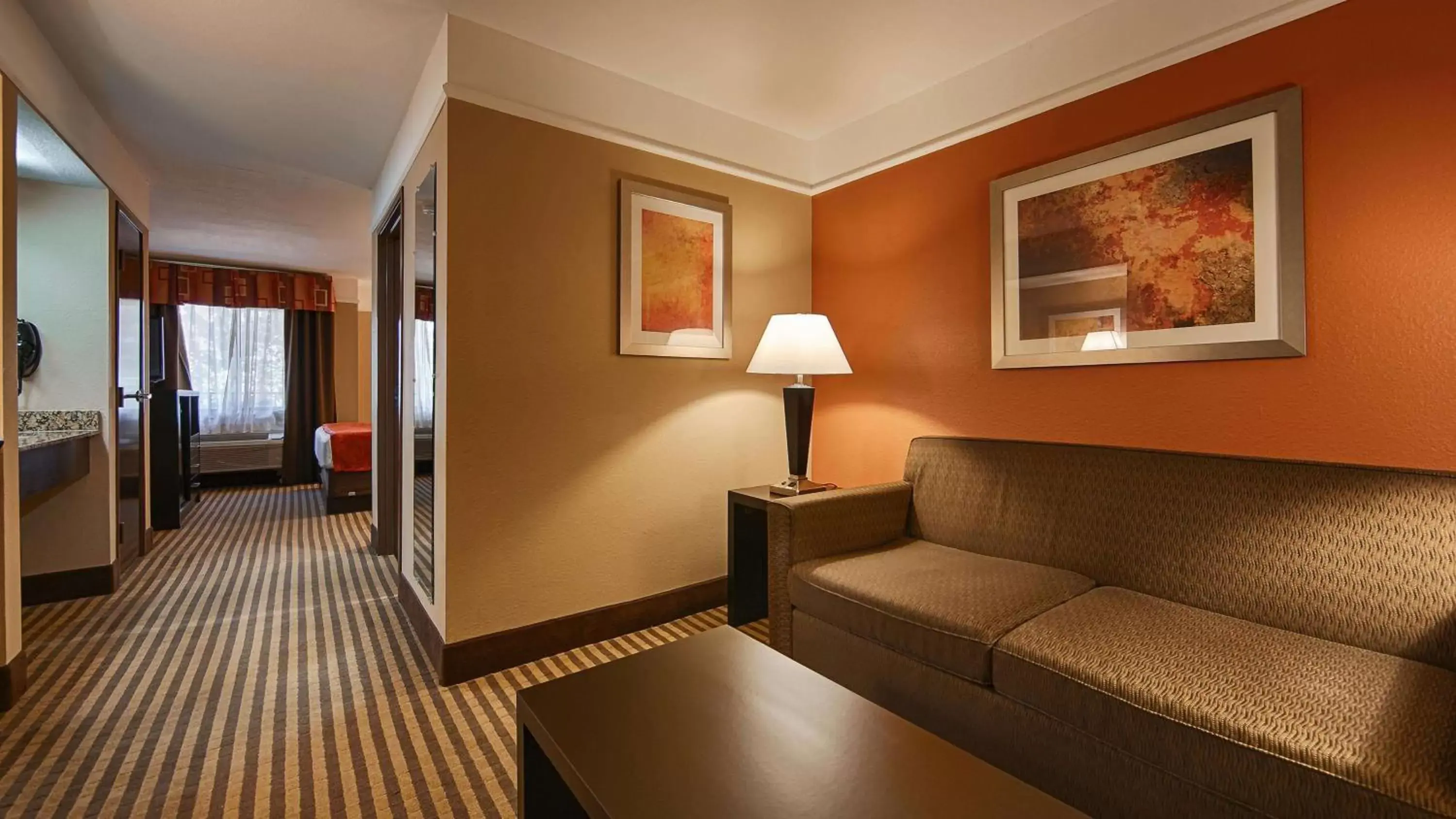 Photo of the whole room, Seating Area in Best Western Bayou Inn and Suites