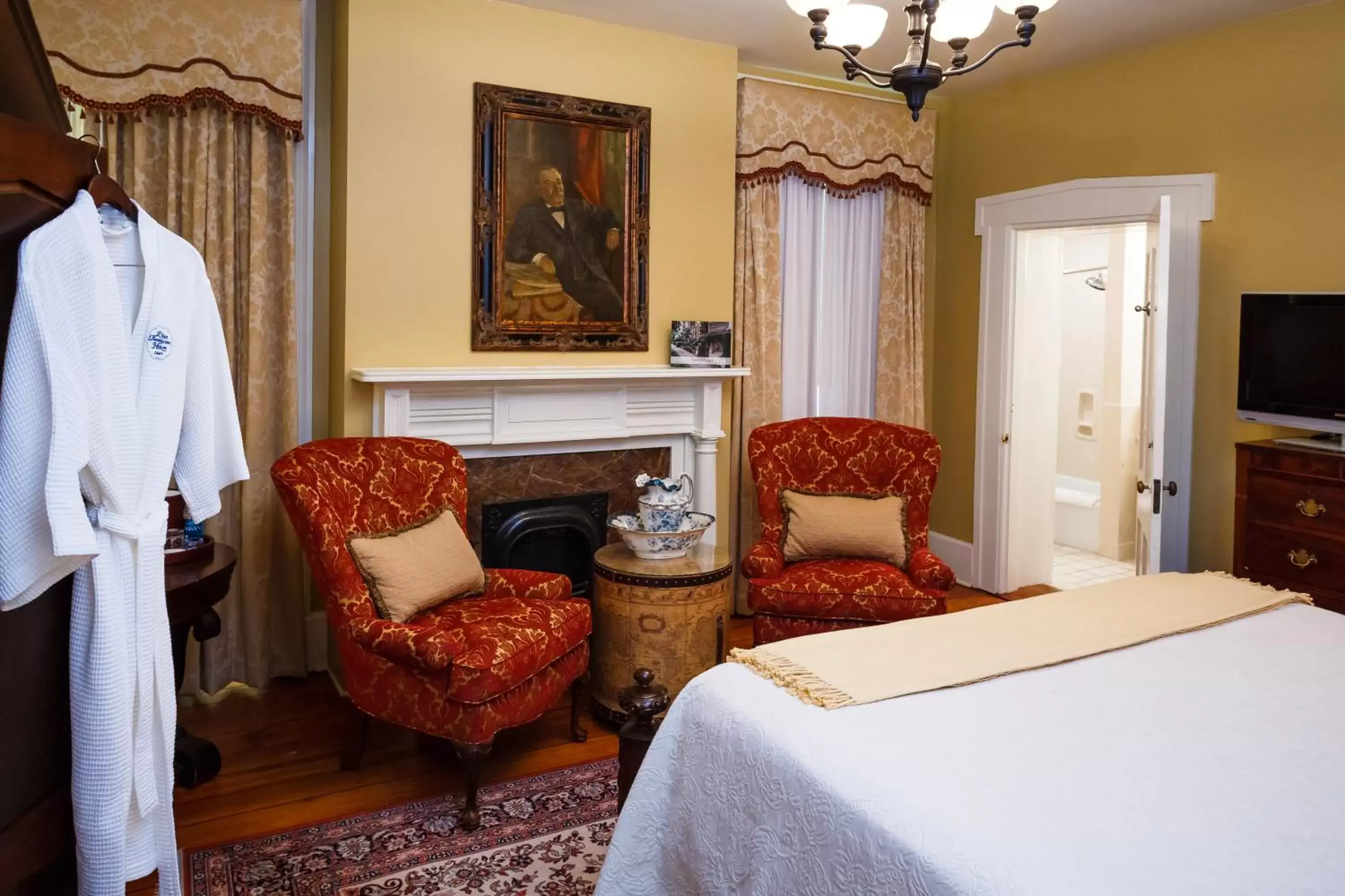 Photo of the whole room in Eliza Thompson House, Historic Inns of Savannah Collection