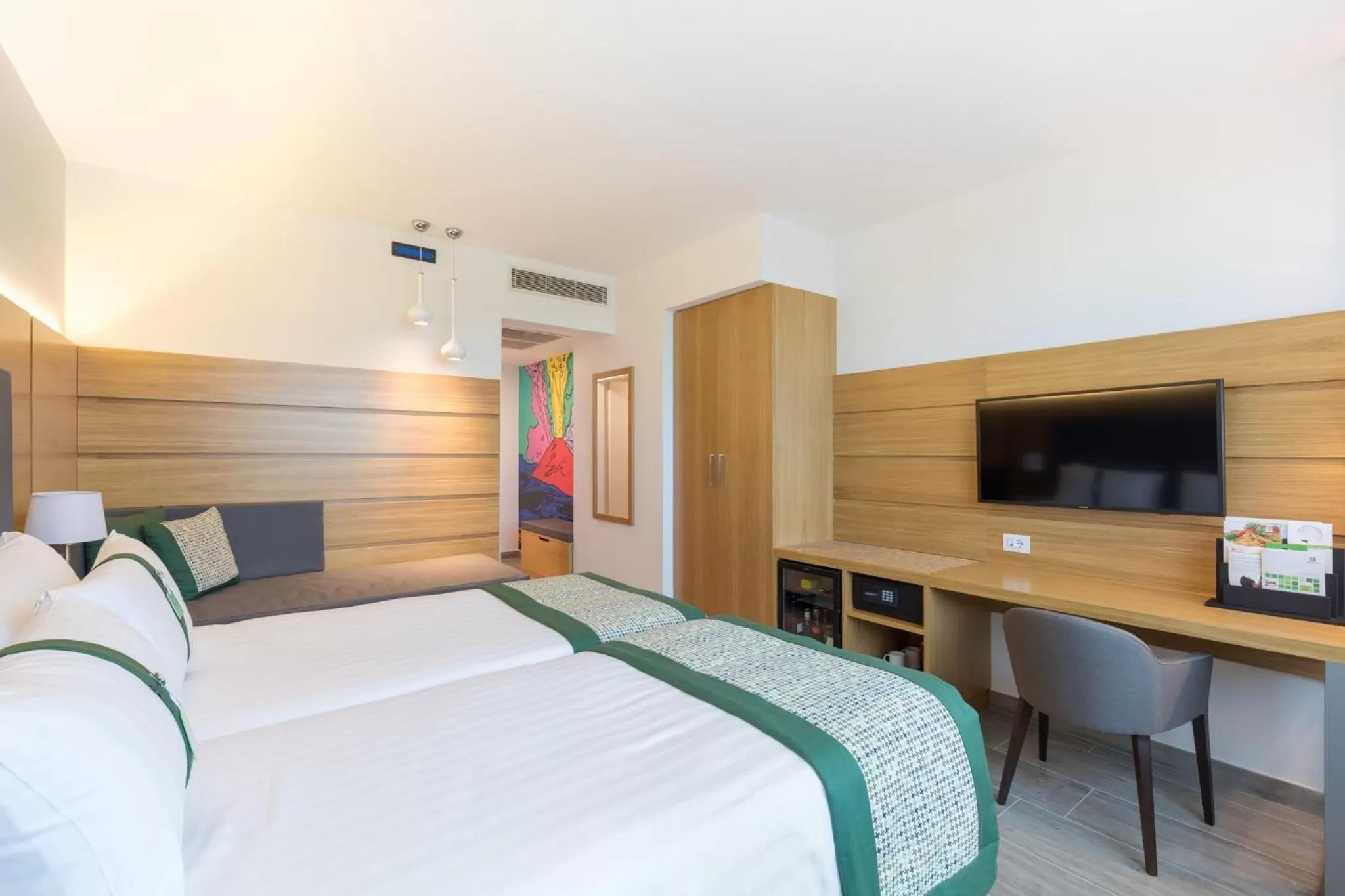 Photo of the whole room, Bed in Holiday Inn Naples by IHG