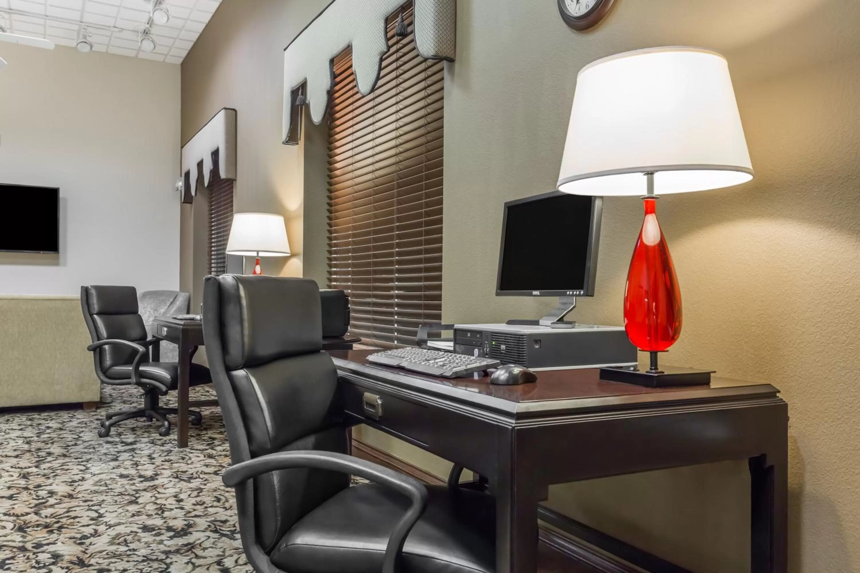 Business facilities in Hawthorn Suites by Wyndham Lake Buena Vista, a staySky Hotel & Resort
