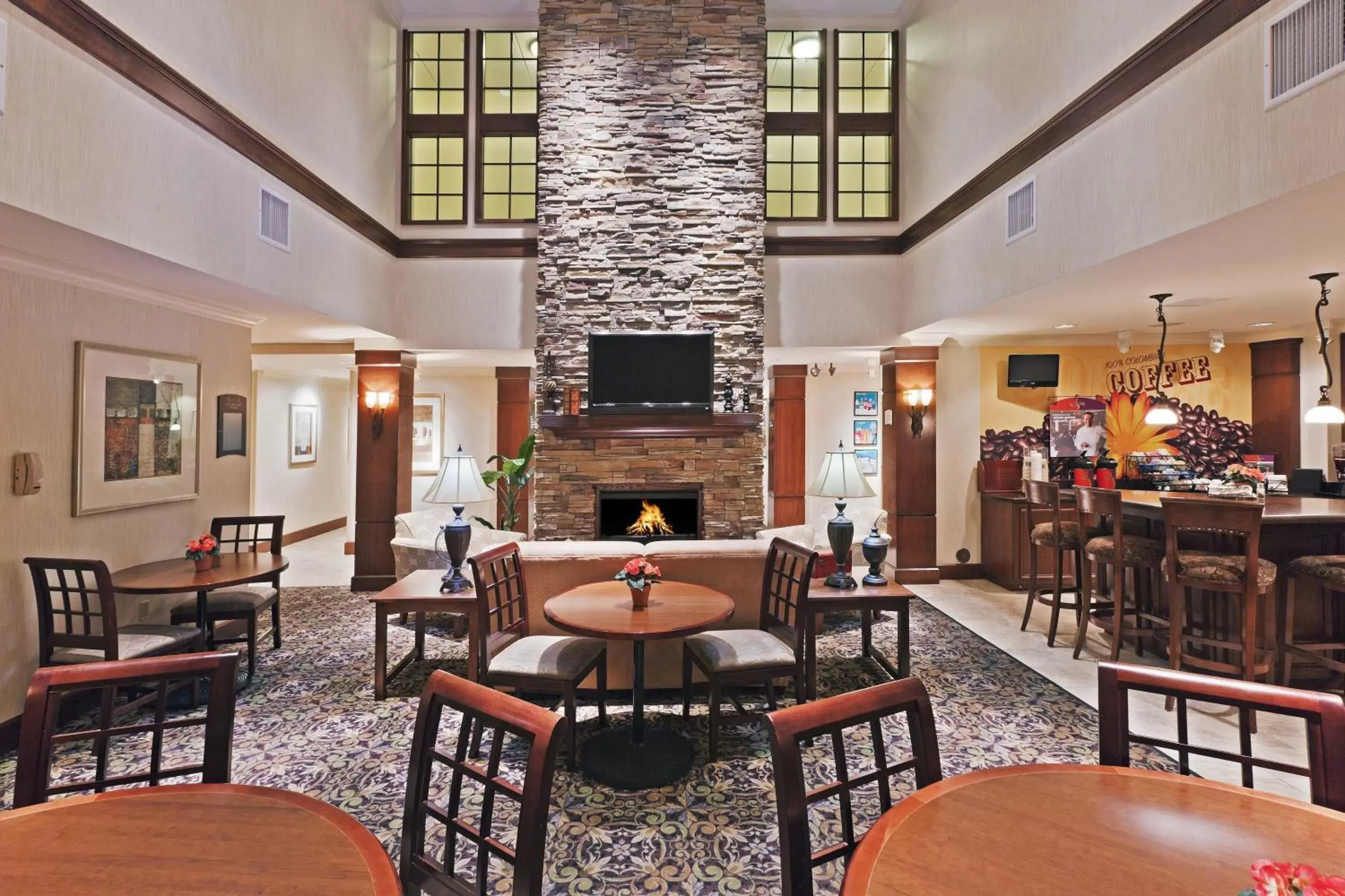 Property building, Restaurant/Places to Eat in Staybridge Suites Wichita, an IHG Hotel