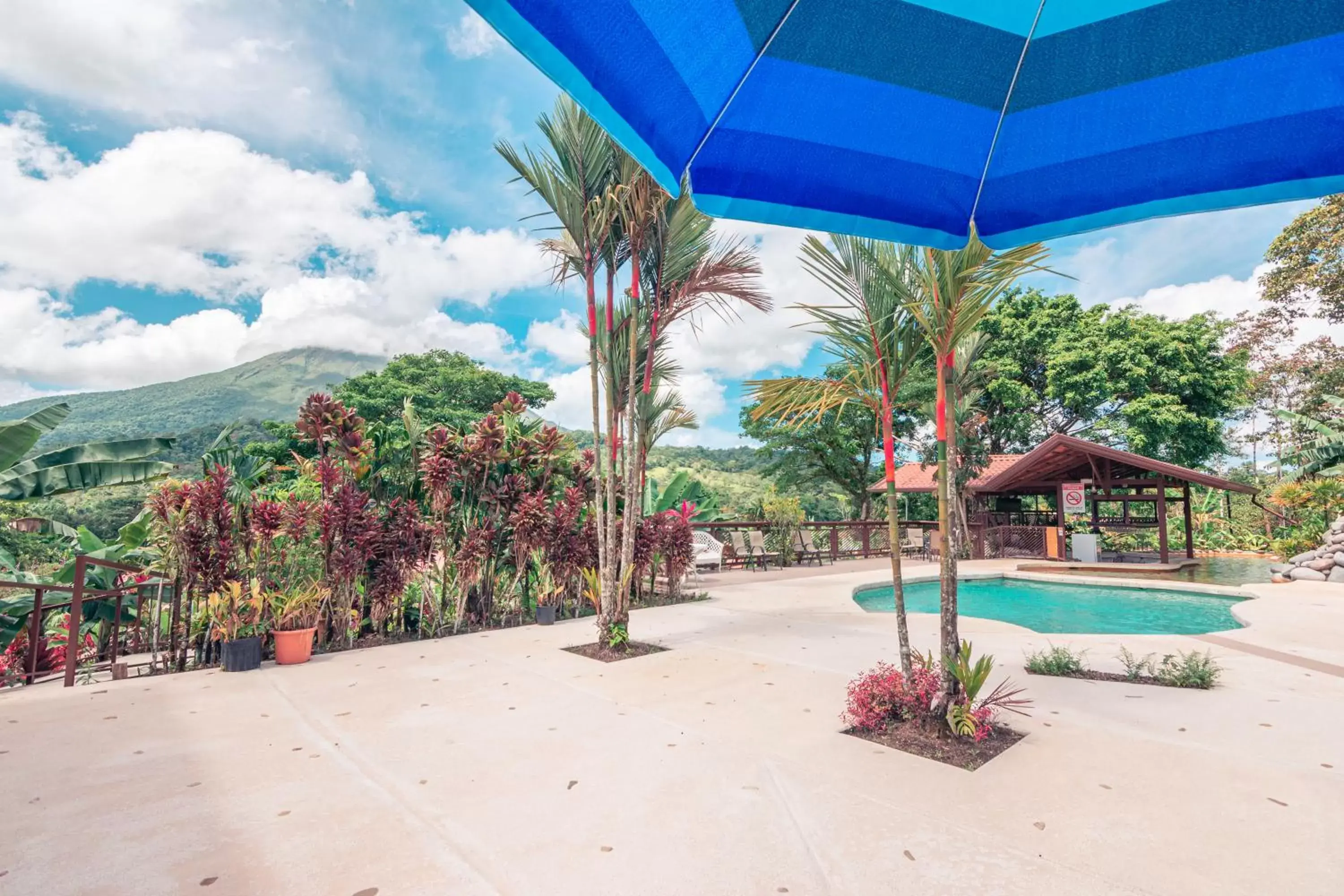 Swimming Pool in Miradas Arenal Hotel & Hotsprings