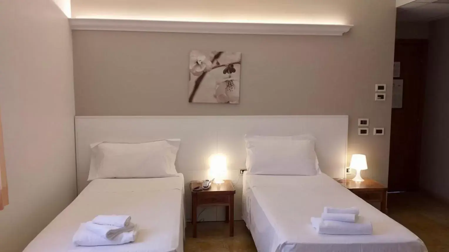 Bed in Hotel Elefante