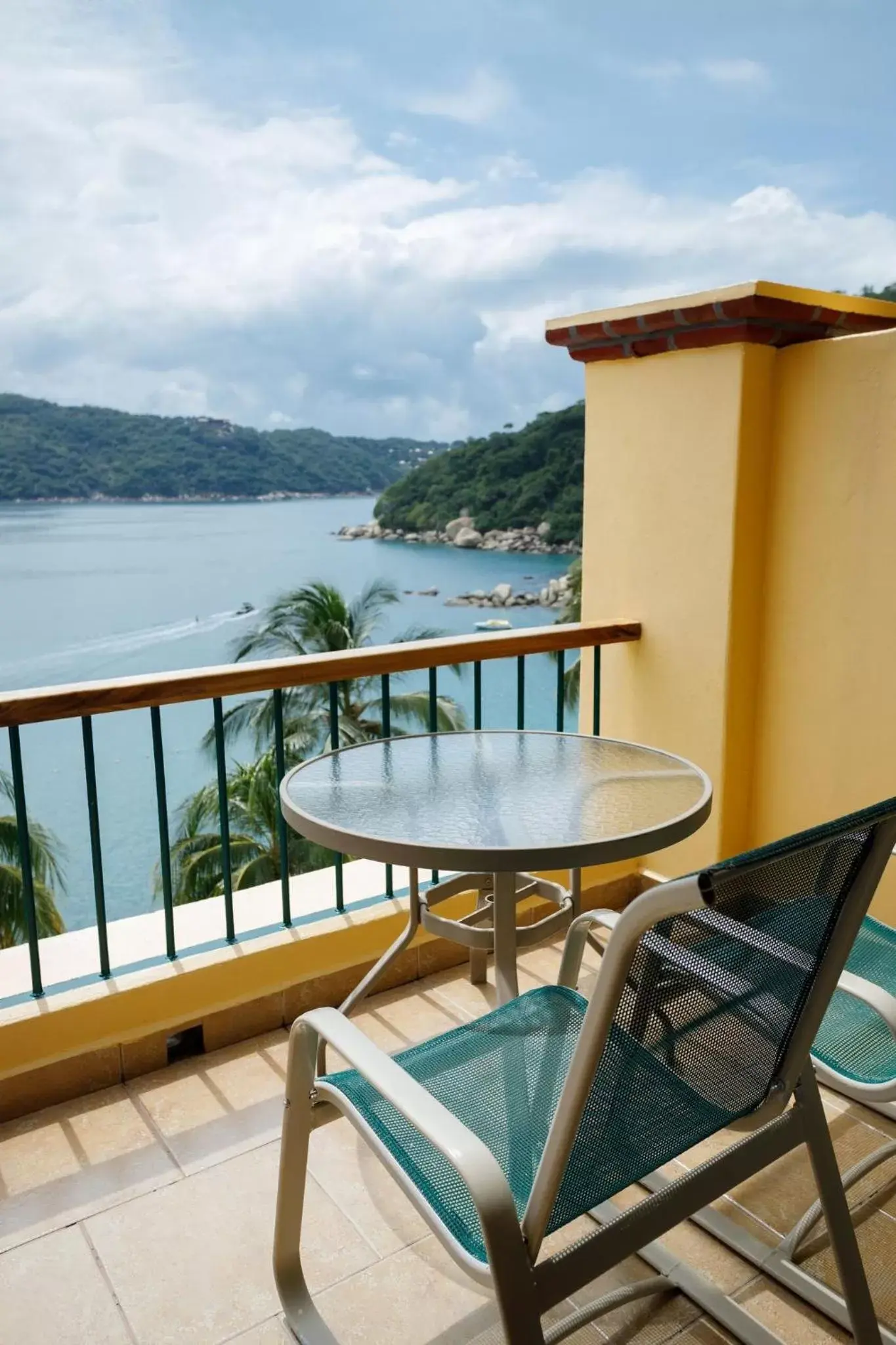 Bedroom, Balcony/Terrace in Camino Real Acapulco Diamante