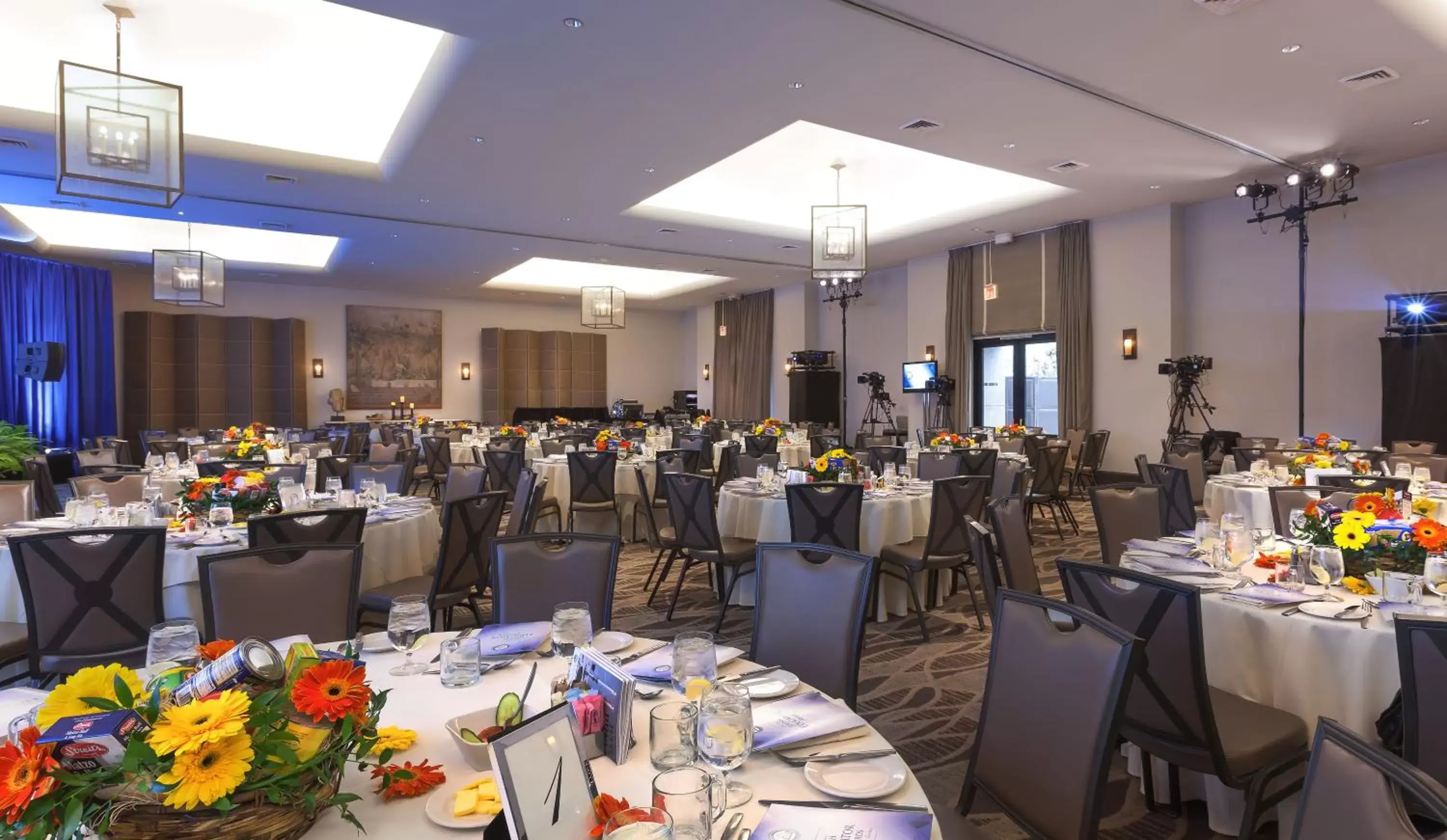 Banquet/Function facilities, Restaurant/Places to Eat in Luxe Sunset Boulevard Hotel