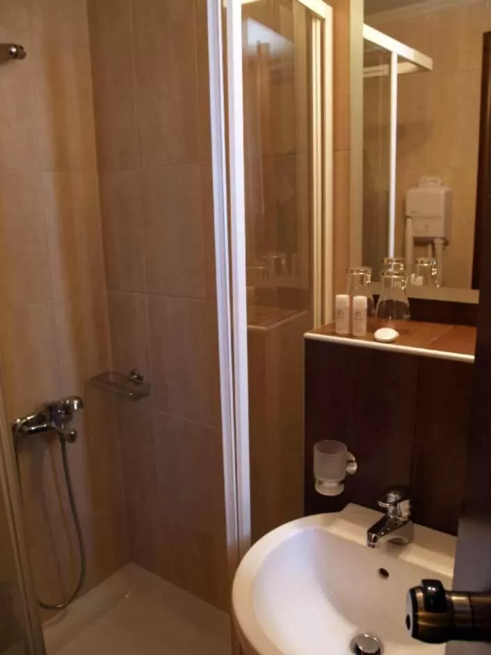 Bathroom in Hotel Filoxenia