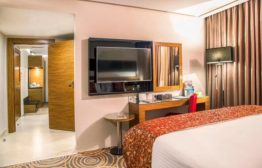 Bedroom, TV/Entertainment Center in Harir Palace Hotel