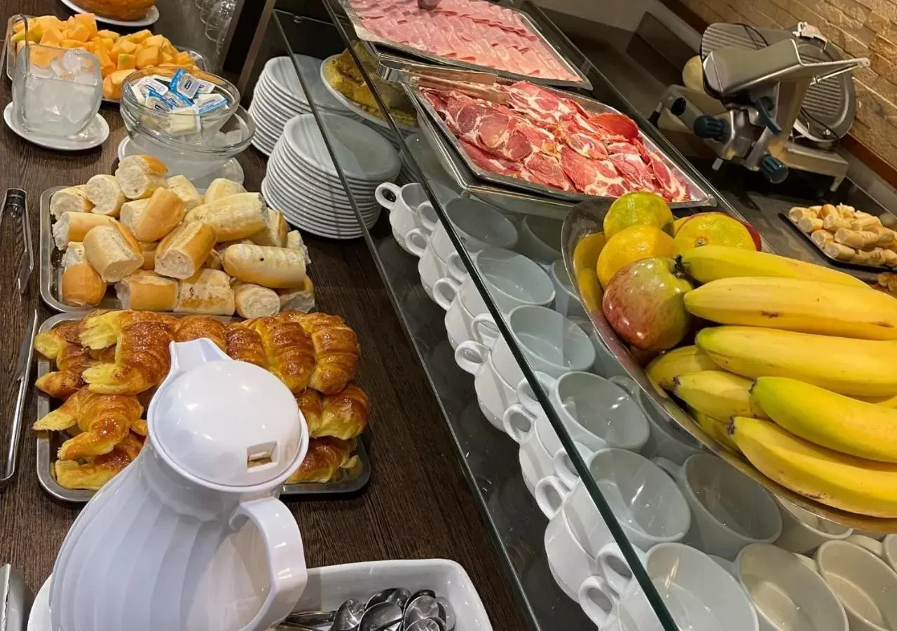 Breakfast, Food in Hotel America