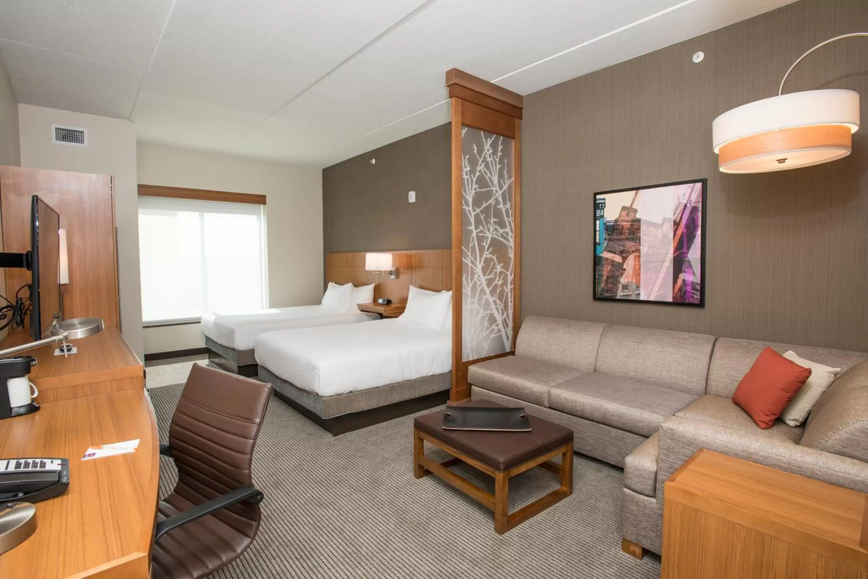 Standard Queen Room with Sofa Bed in Hyatt Place Cincinnati/Sharonville Convention Center