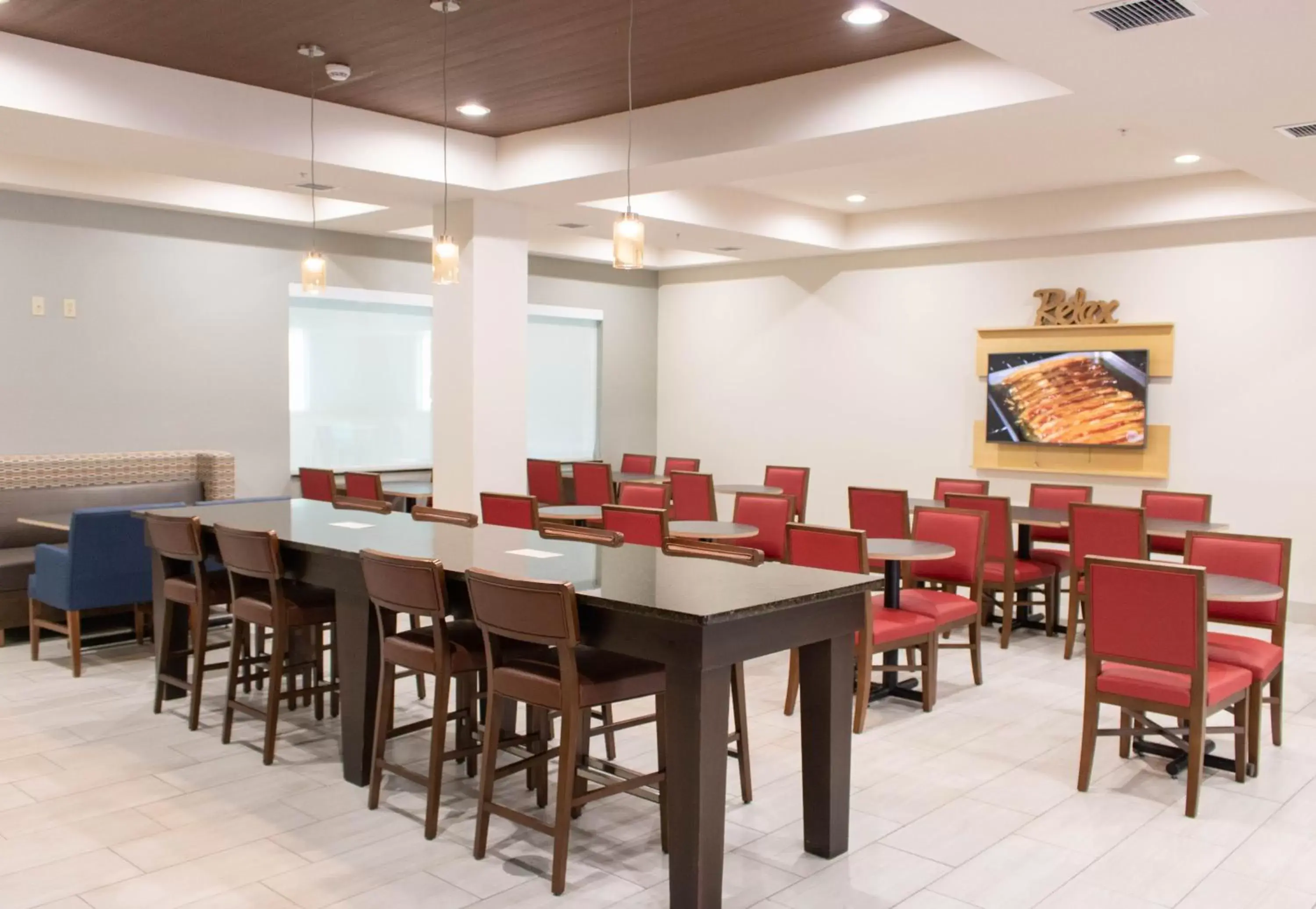 Breakfast, Restaurant/Places to Eat in Holiday Inn Express Hotel & Suites Temple-Medical Center Area, an IHG Hotel