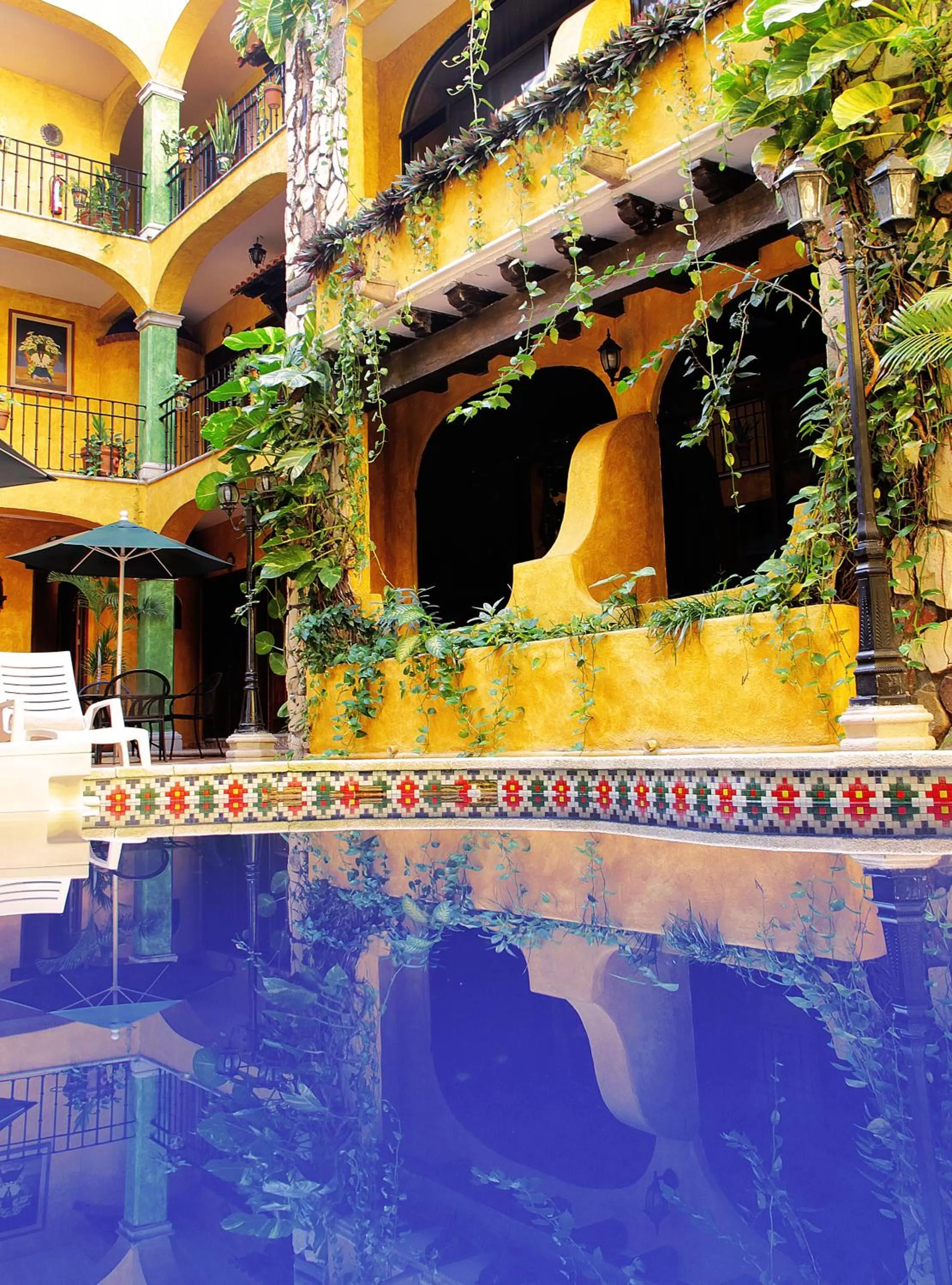 Swimming pool in Hacienda Del Caribe Hotel
