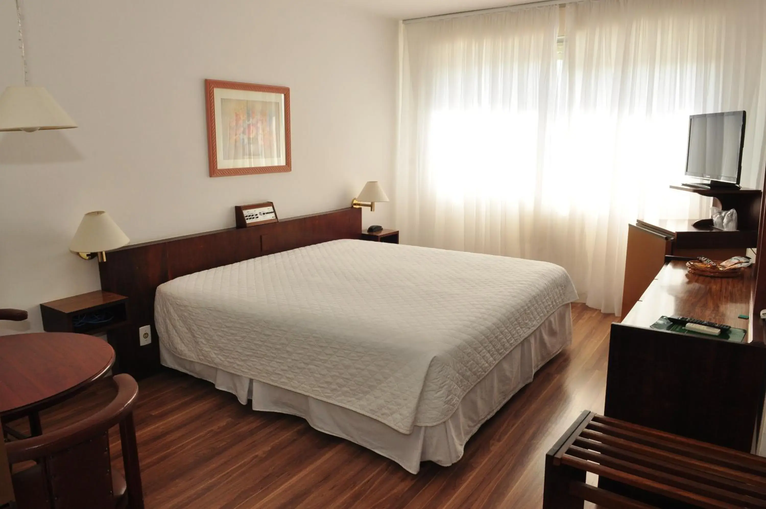 Photo of the whole room, Bed in Canoas Parque Hotel