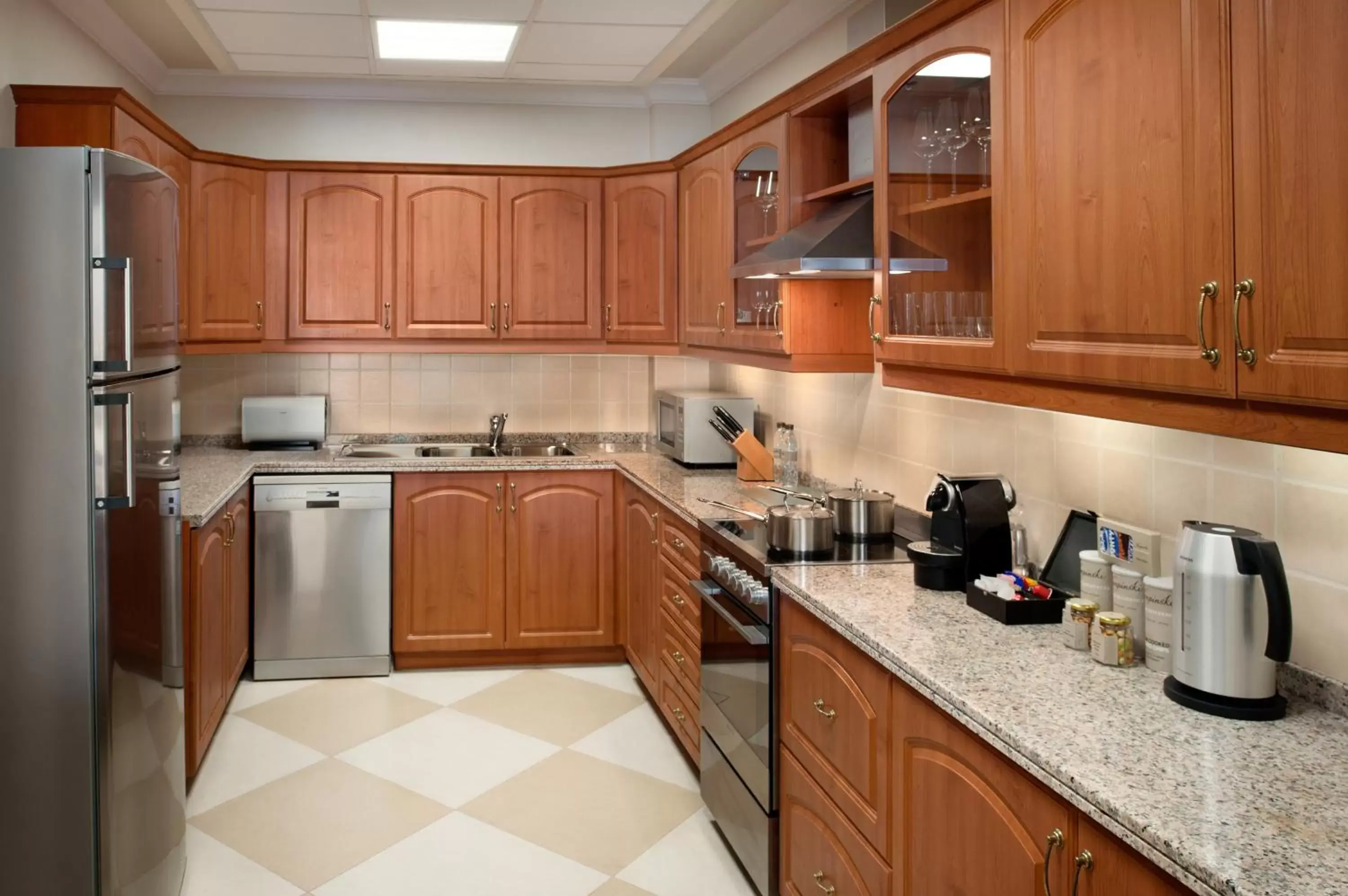 Kitchen or kitchenette, Kitchen/Kitchenette in Kempinski Hotel & Residences Palm Jumeirah