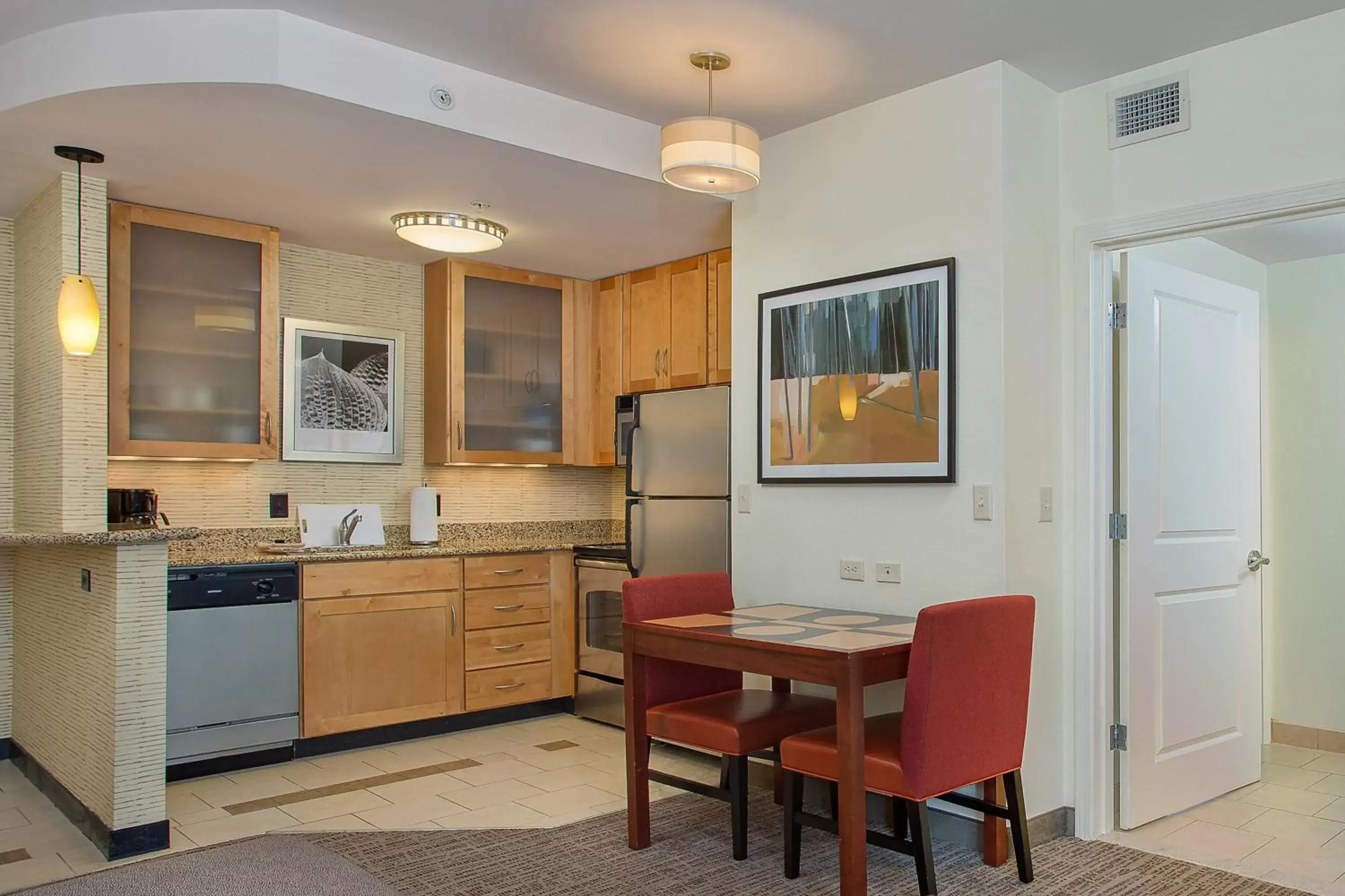 Bedroom, Kitchen/Kitchenette in Residence Inn Jackson