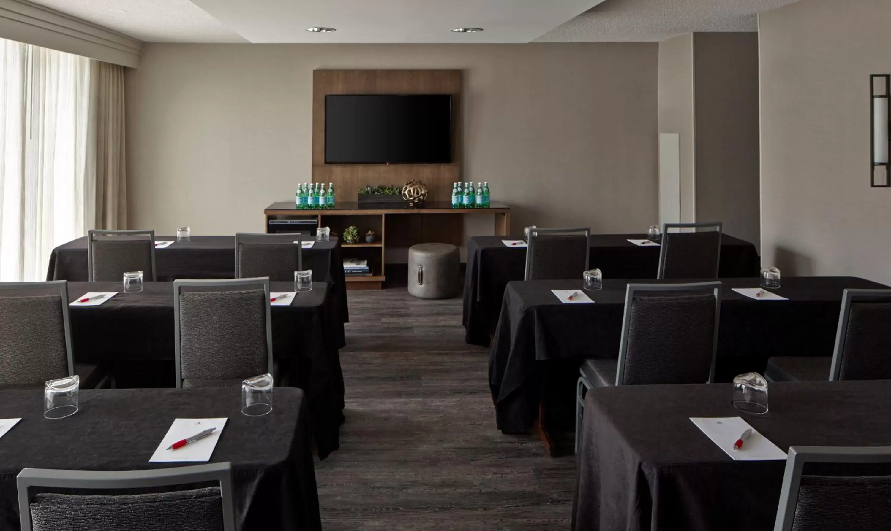 Meeting/conference room, Restaurant/Places to Eat in Sonesta Nashville Airport