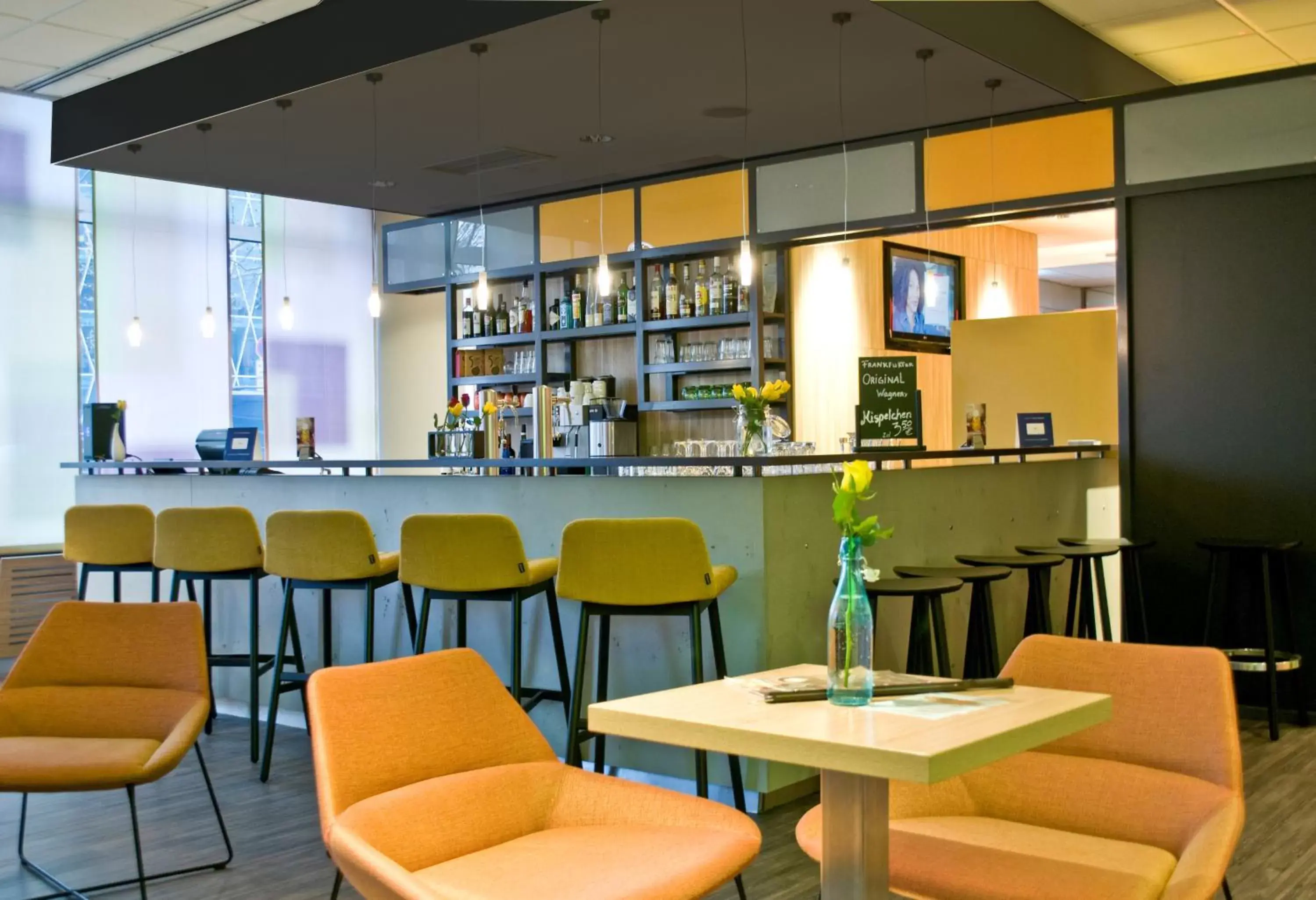 Lounge or bar in ibis Frankfurt Centrum