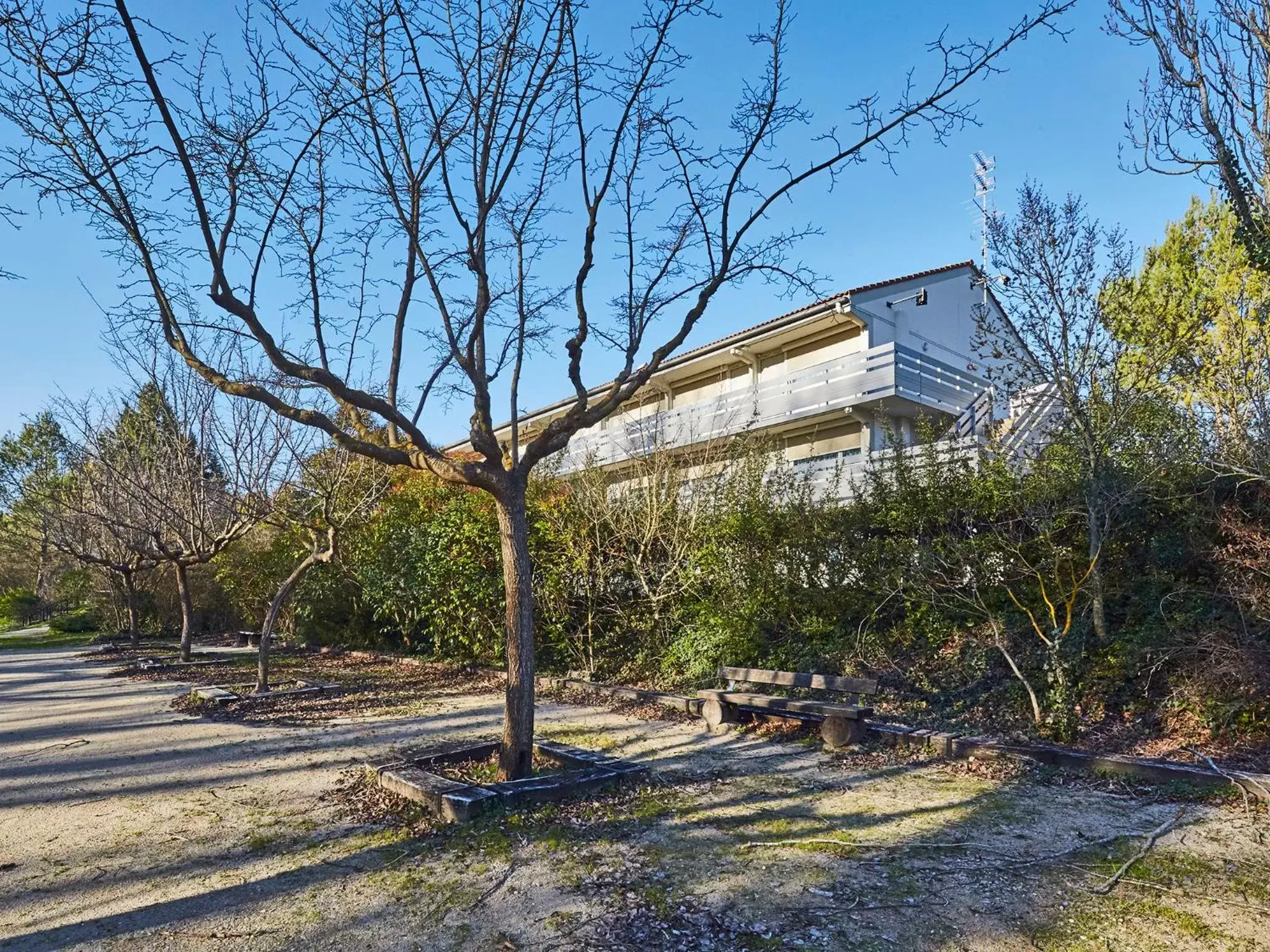 River view in Campanile NATURE - Aix En Provence Meyreuil River view in Campanile NATURE - Aix En Provence Meyreuil