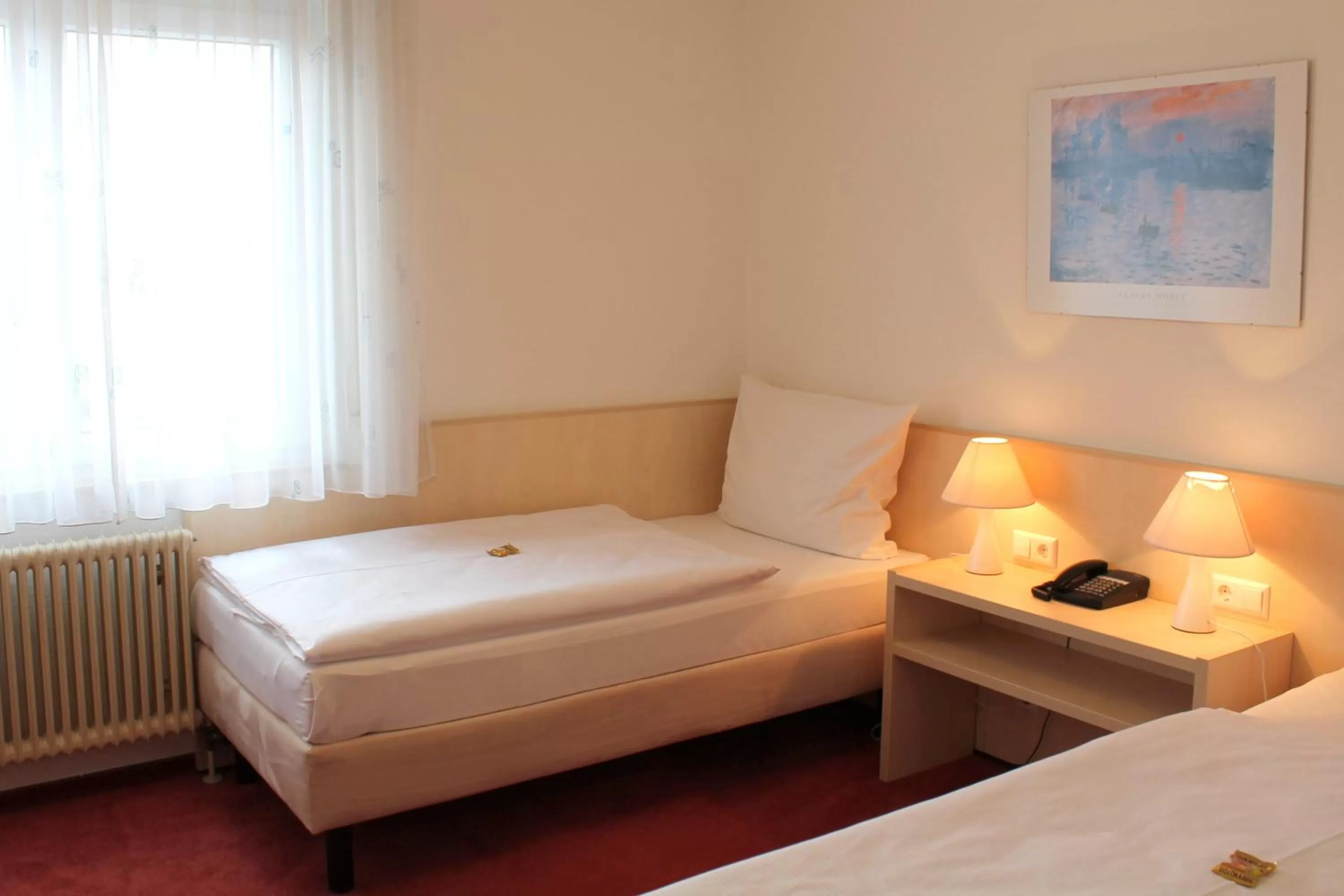 Bedroom, Bed in Hotel am Bad