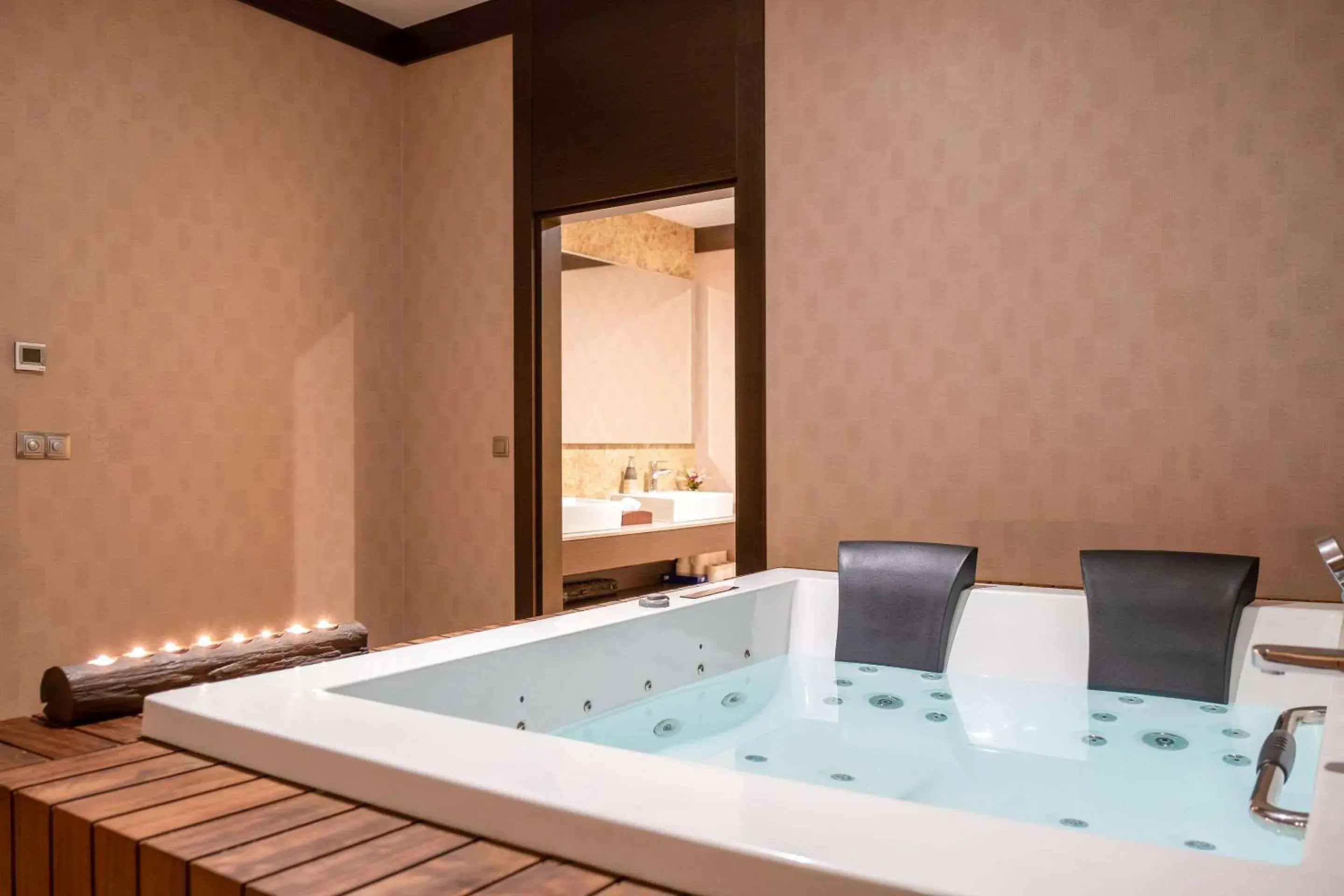 Hot Tub in Clarion Hotel Istanbul Mahmutbey