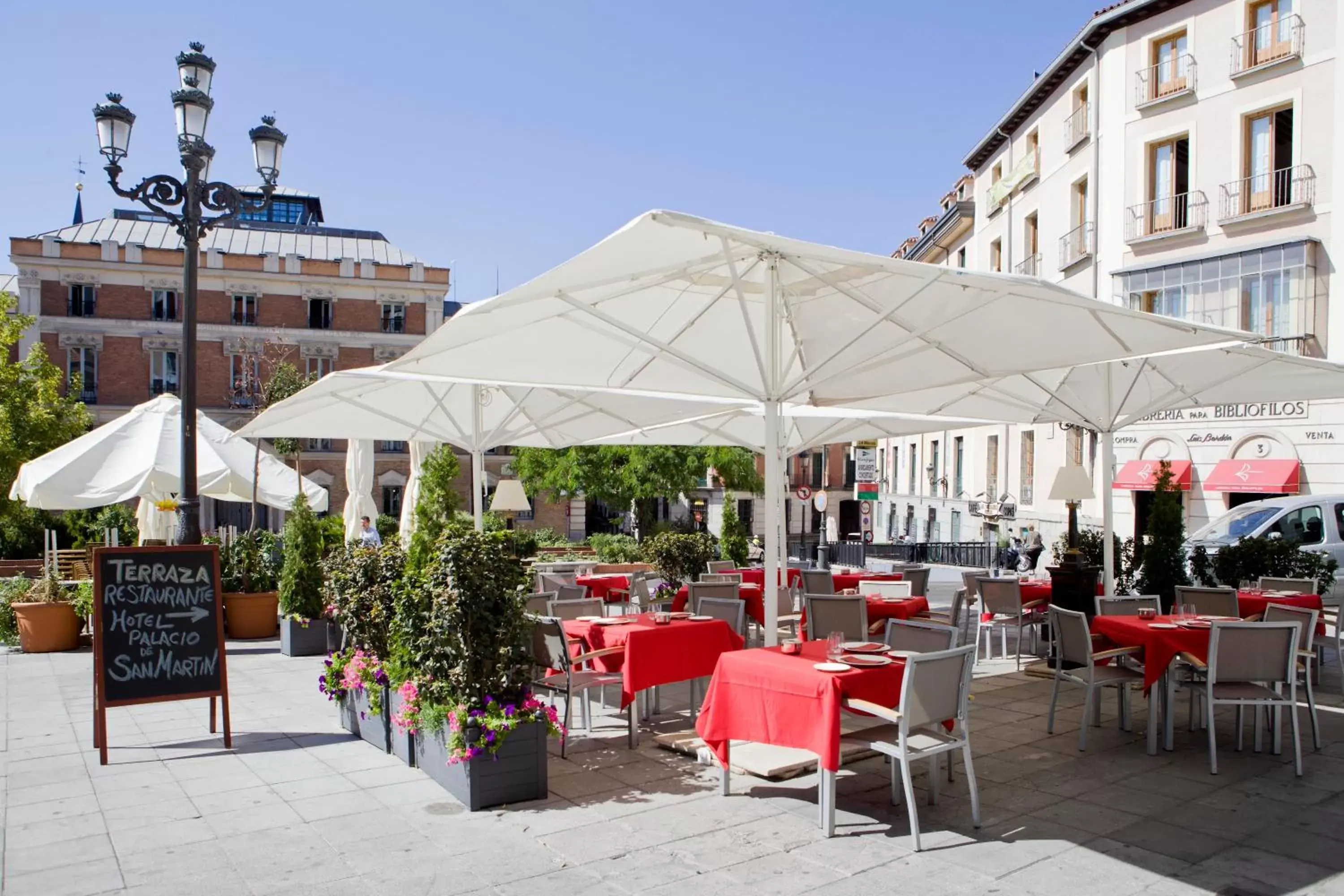 Restaurant/Places to Eat in Intur Palacio San Martin