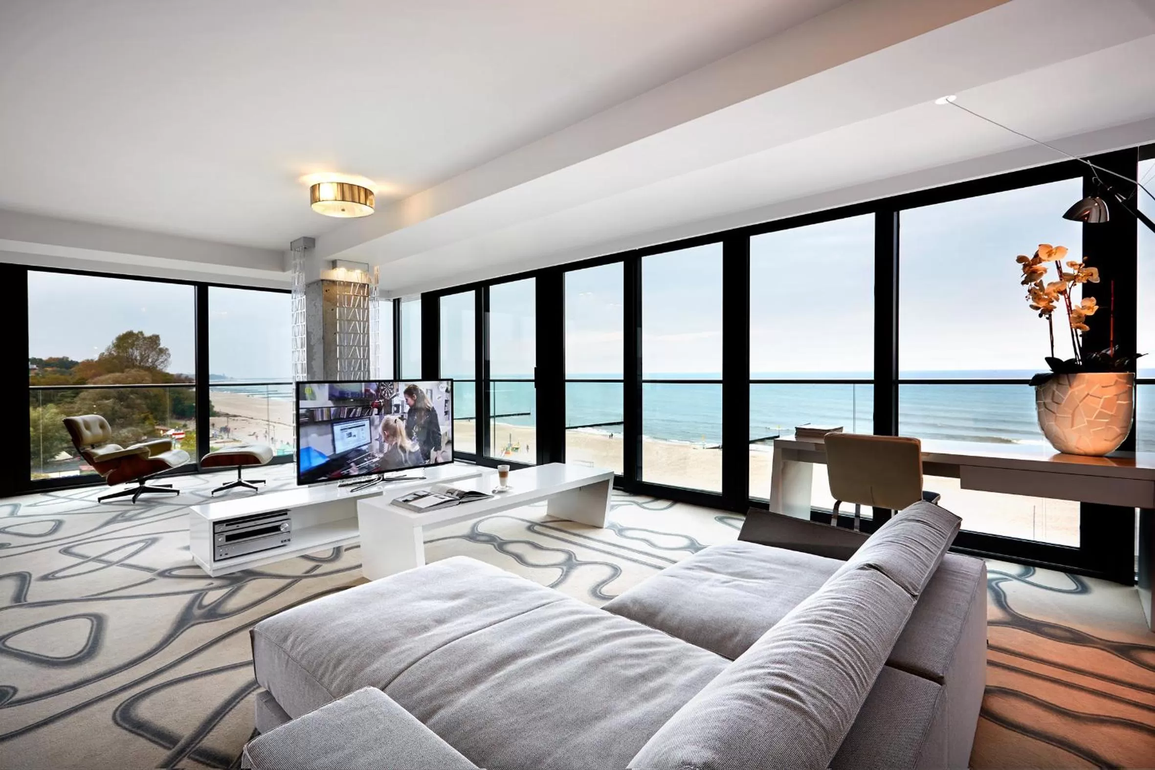 Day in Marine Hotel by Zdrojowa